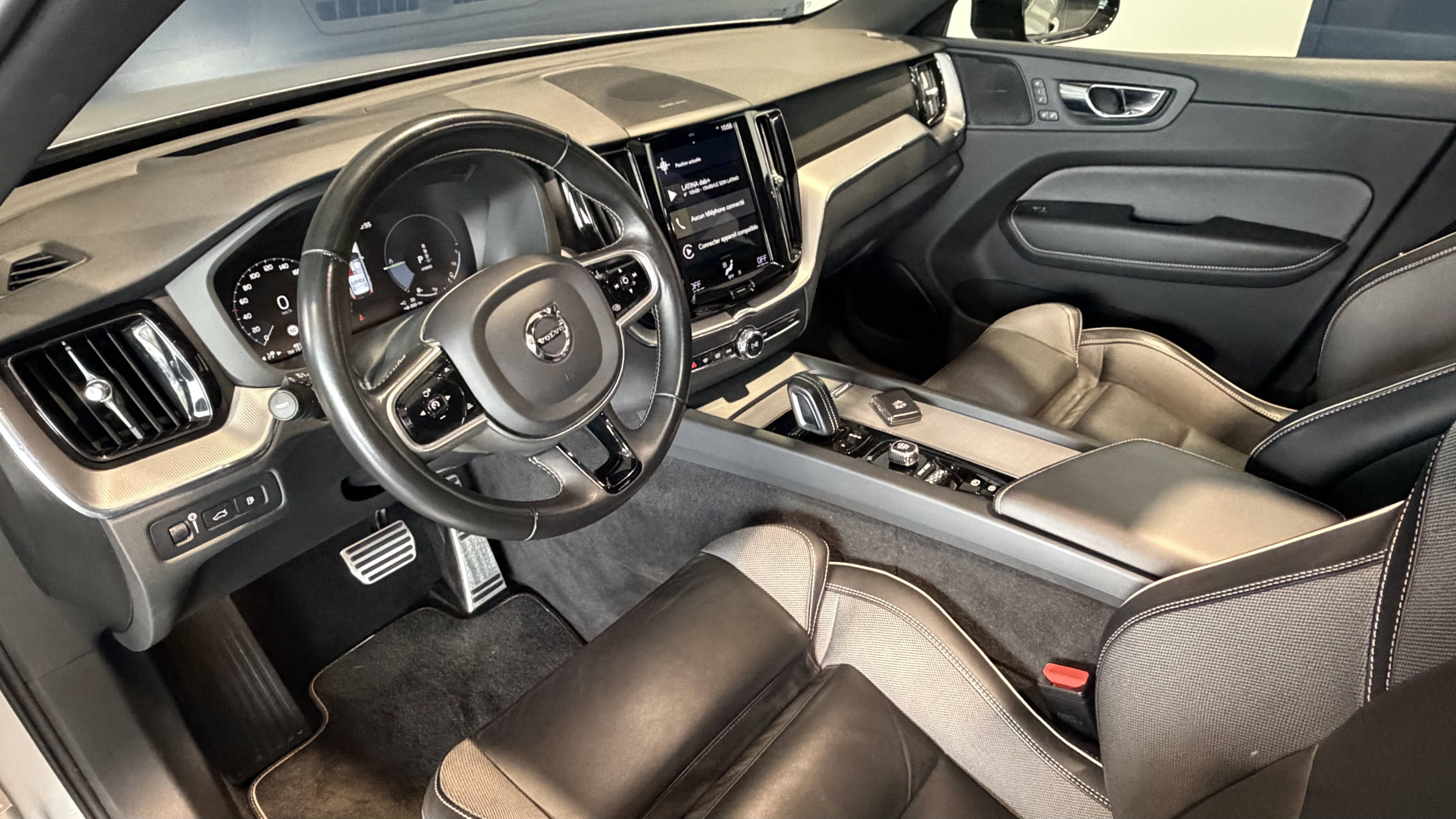 Vente en ligne Volvo XC60  T8 Recharge AWD 303 ch + 87 ch Geartronic 8 au prix de 41 990 €