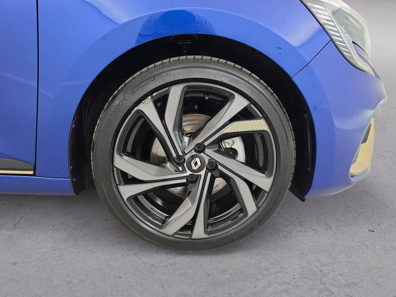 Vente en ligne Renault Clio 5 Clio E-Tech full hybrid 145 au prix de 17 890 €