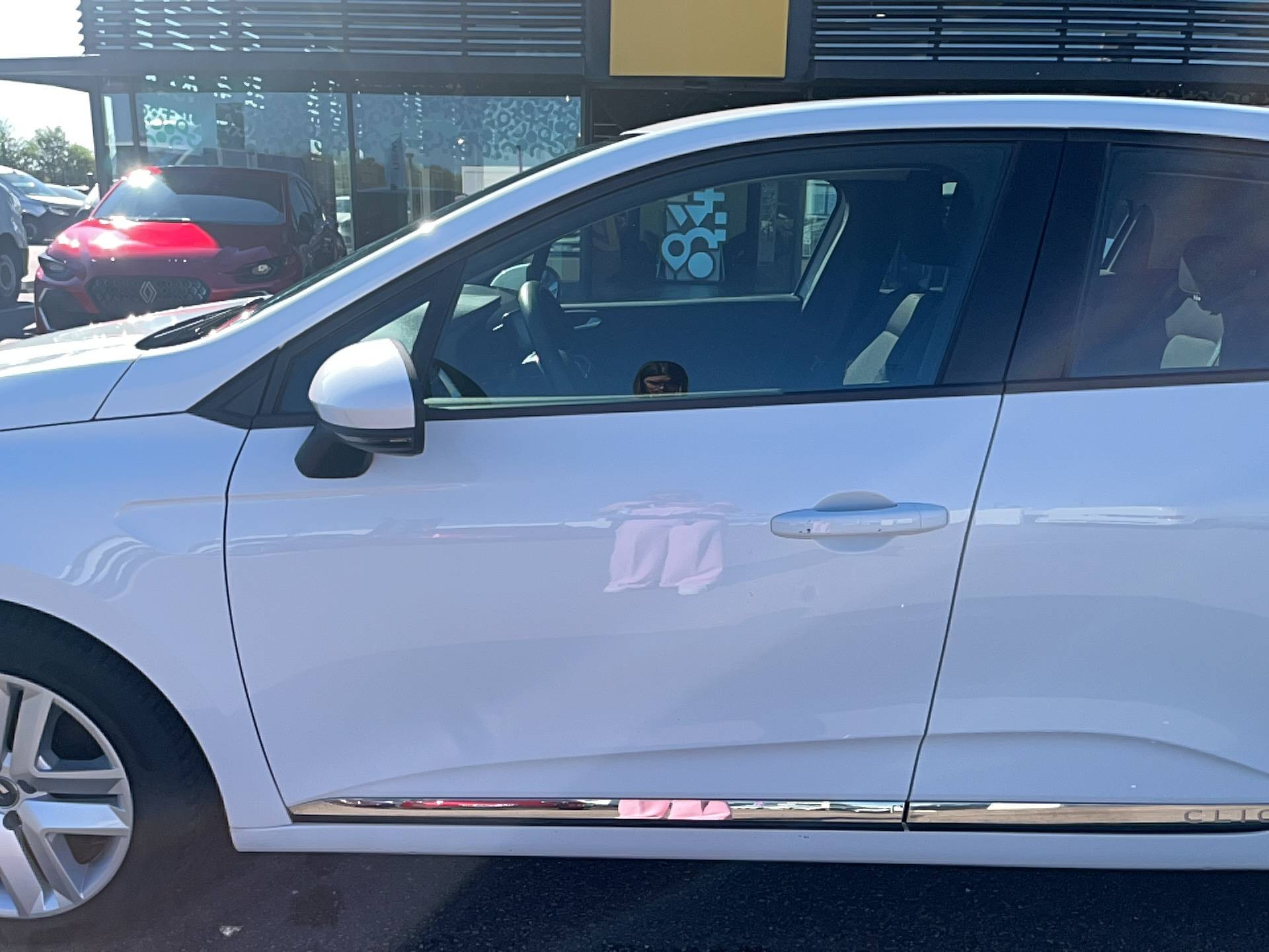 Vente en ligne Renault Clio 5 Clio E-Tech 140 - 21N au prix de 15 491 €