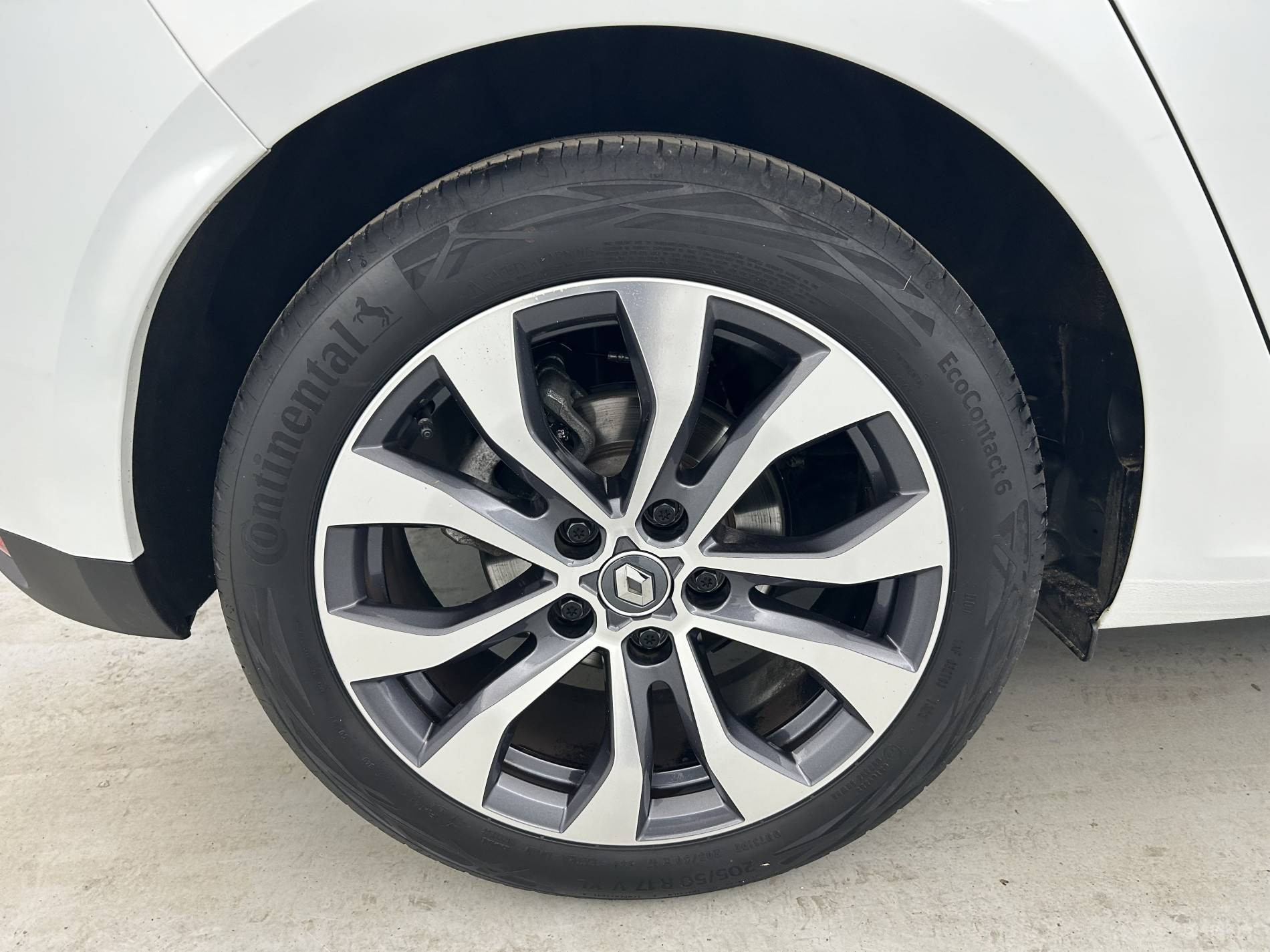 Vente en ligne Renault Megane 4  TCe 140 EDC au prix de 20 697 €