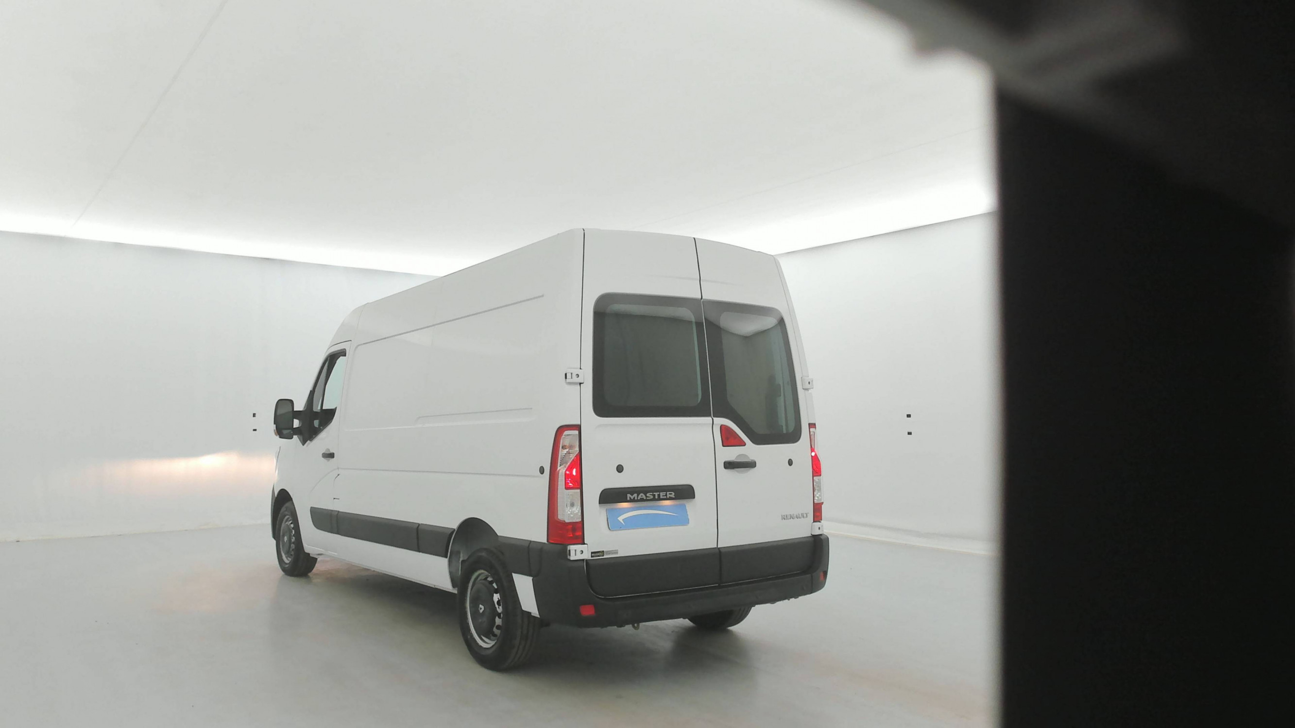 Vente en ligne Renault Master Fourgon MASTER FGN TRAC F3500 L2H2 DCI 135 au prix de 18 990 €