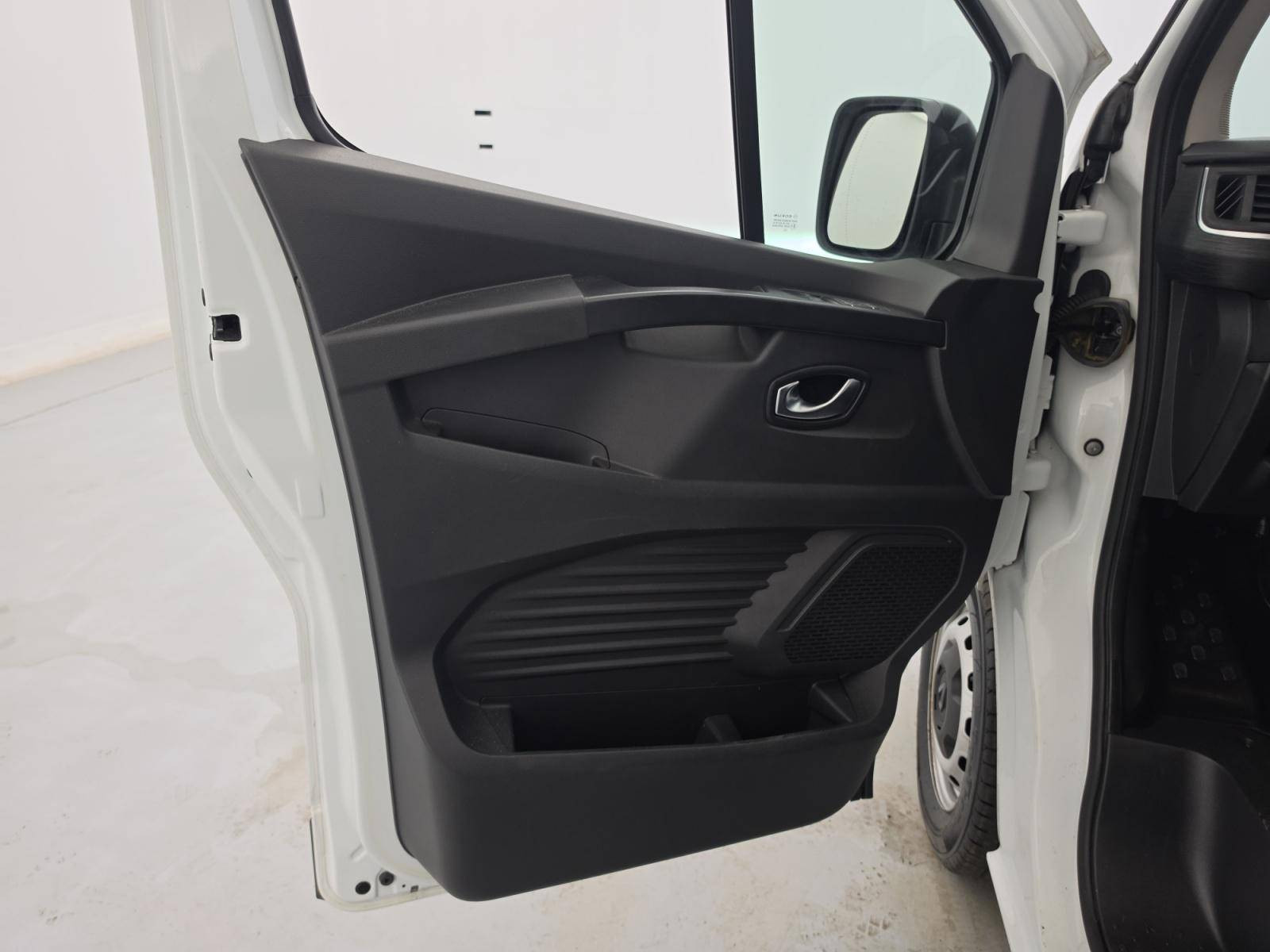 Vente en ligne Renault Trafic 3 Fourgon TRAFIC FGN L2H1 3000 KG BLUE DCI 130 au prix de 21 990 €