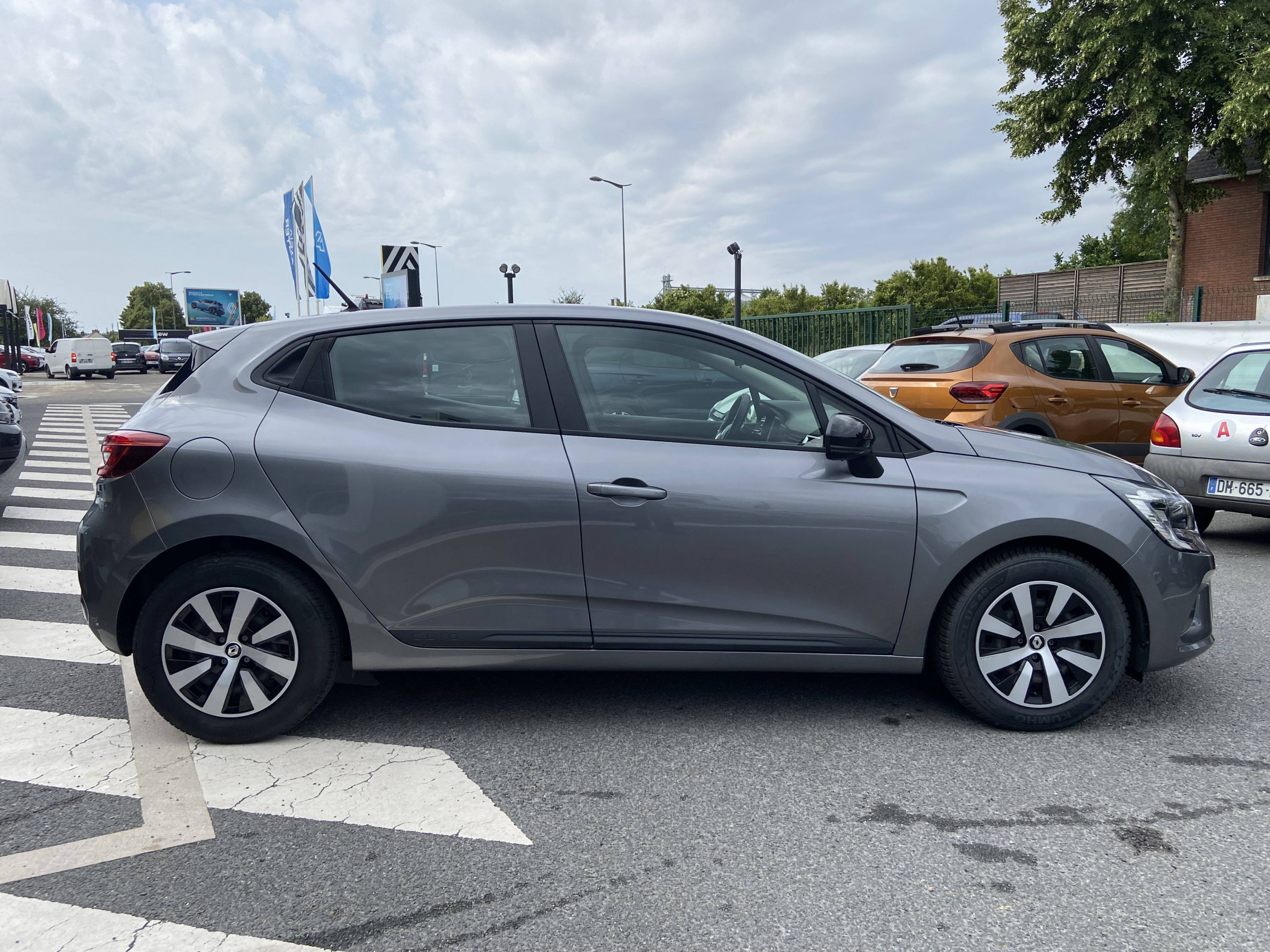 Vente en ligne Renault Clio 5 Clio TCe 90 au prix de 13 890 €