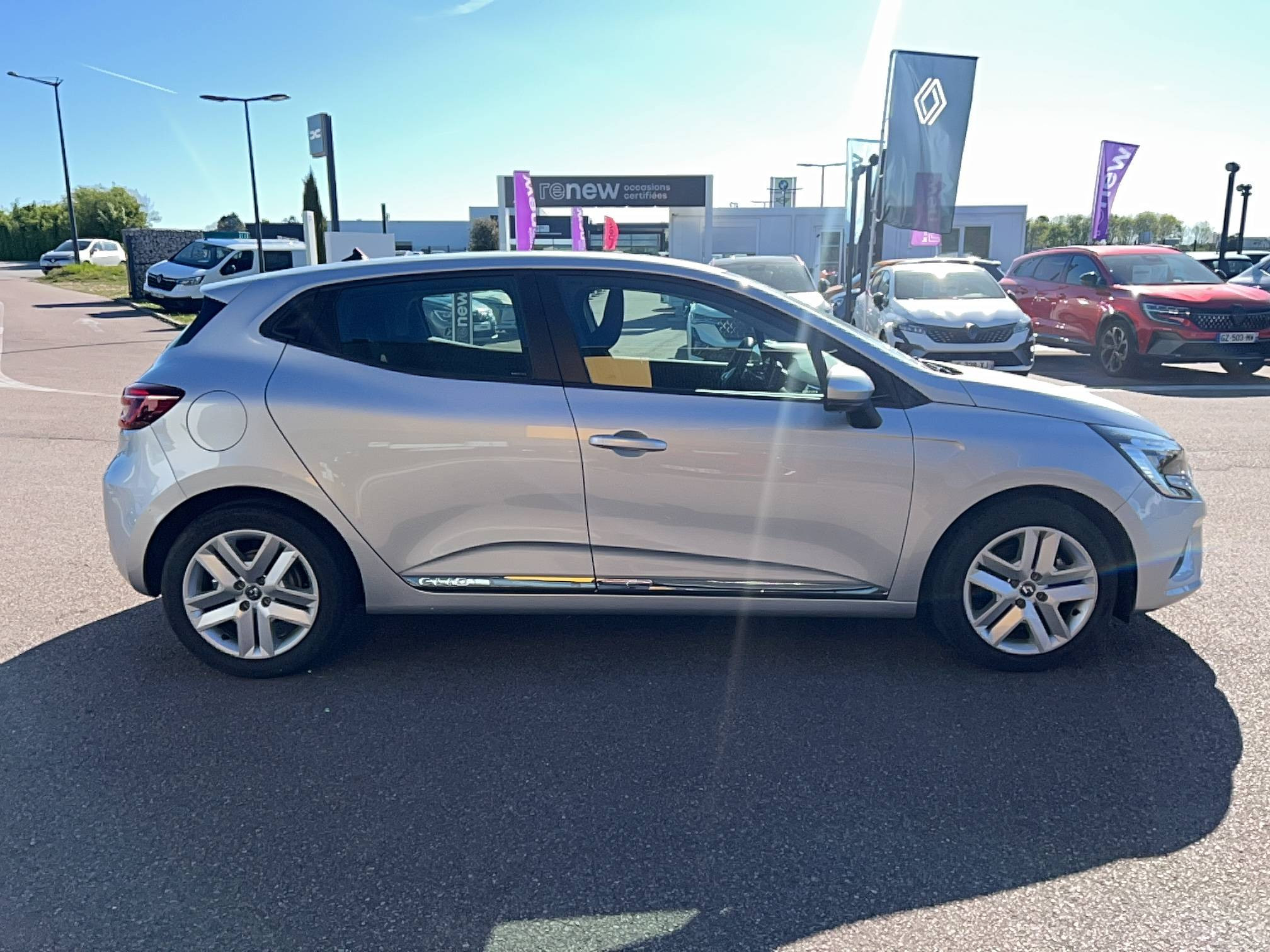 Vente en ligne Renault Clio 5 Clio E-Tech 140 - 21N au prix de 17 491 €