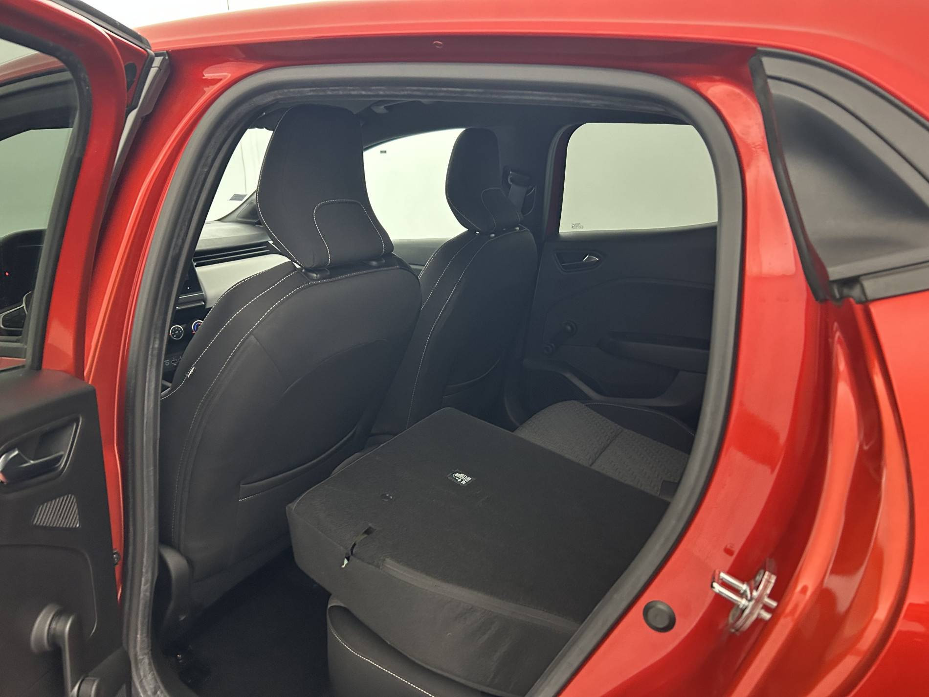 Vente en ligne Renault Clio 5 Clio TCe 90 - 21 au prix de 12 390 €