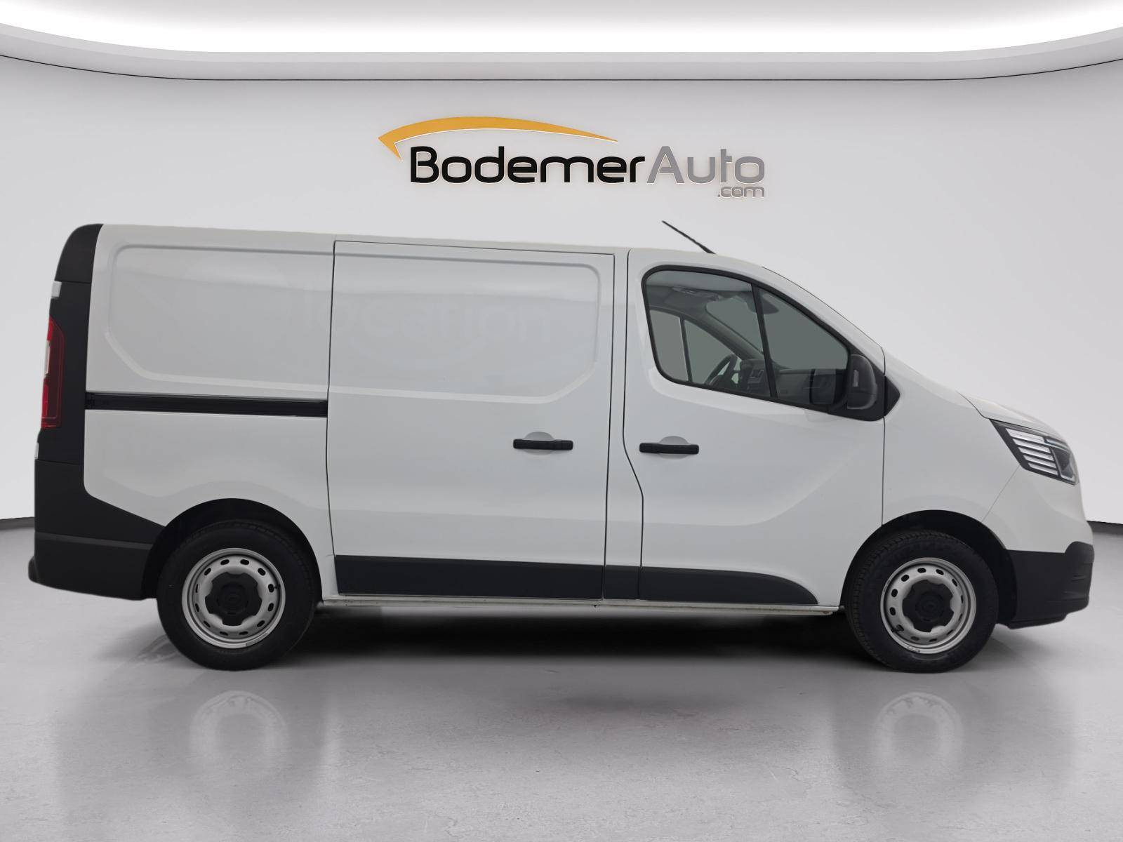 Vente en ligne Renault Trafic 3 Fourgon TRAFIC FG BLUE DCI 130 L1H1 3T GSR2 au prix de 22 890 €