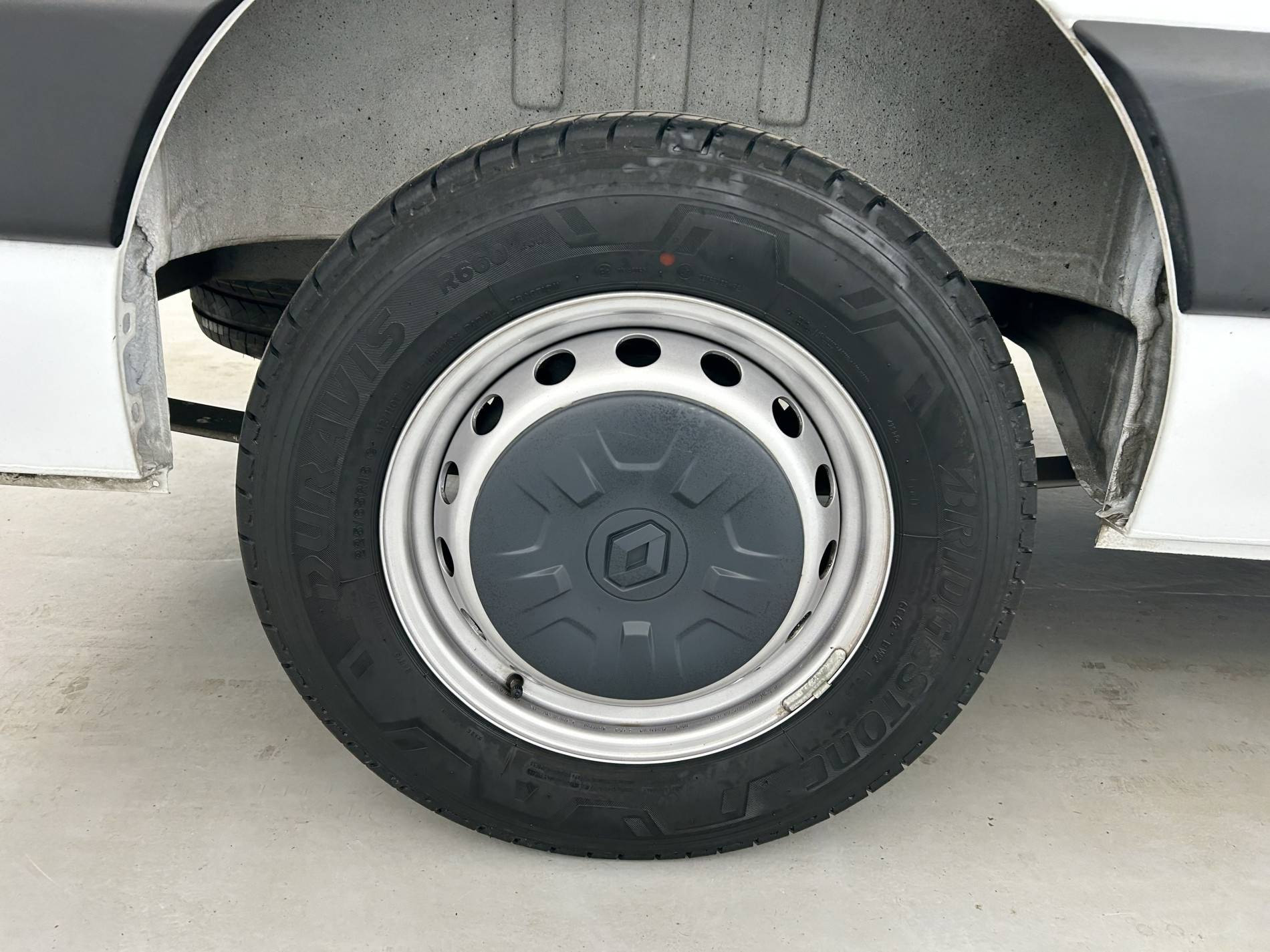 Vente en ligne Renault Master Fourgon MASTER FGN TRAC F3500 L2H2 BLUE DCI 135 au prix de 27 990 €