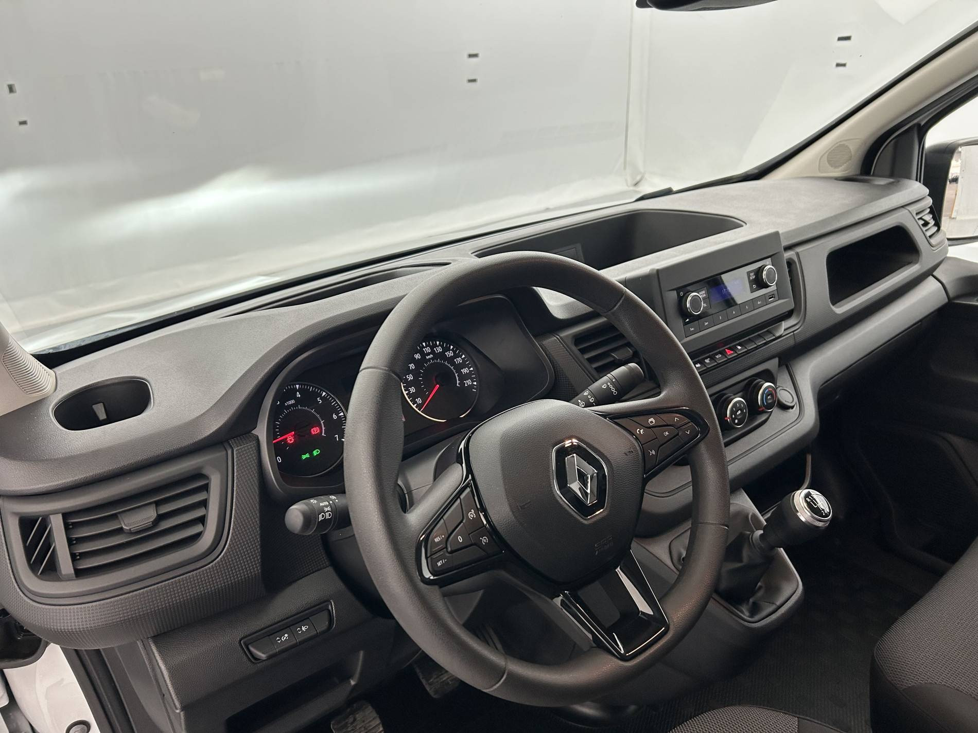 Vente en ligne Renault Trafic 3 Fourgon TRAFIC FG BLUE DCI 130 L1H1 3T GSR2 au prix de 23 999 €
