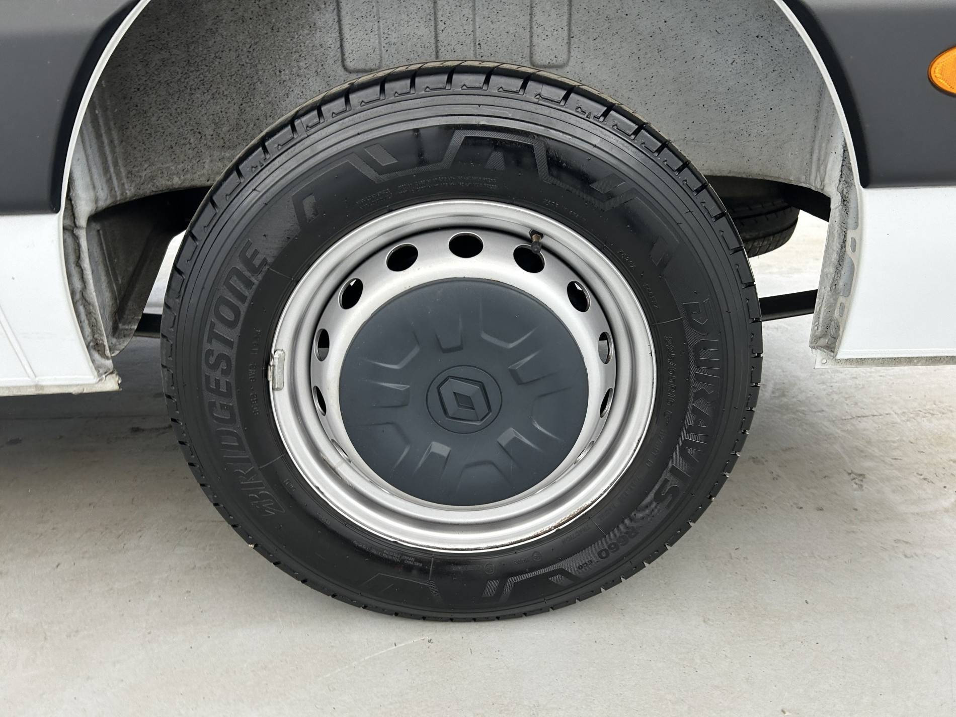 Vente en ligne Renault Master Fourgon MASTER FGN TRAC F3500 L3H3 BLUE DCI 135 au prix de 28 990 €