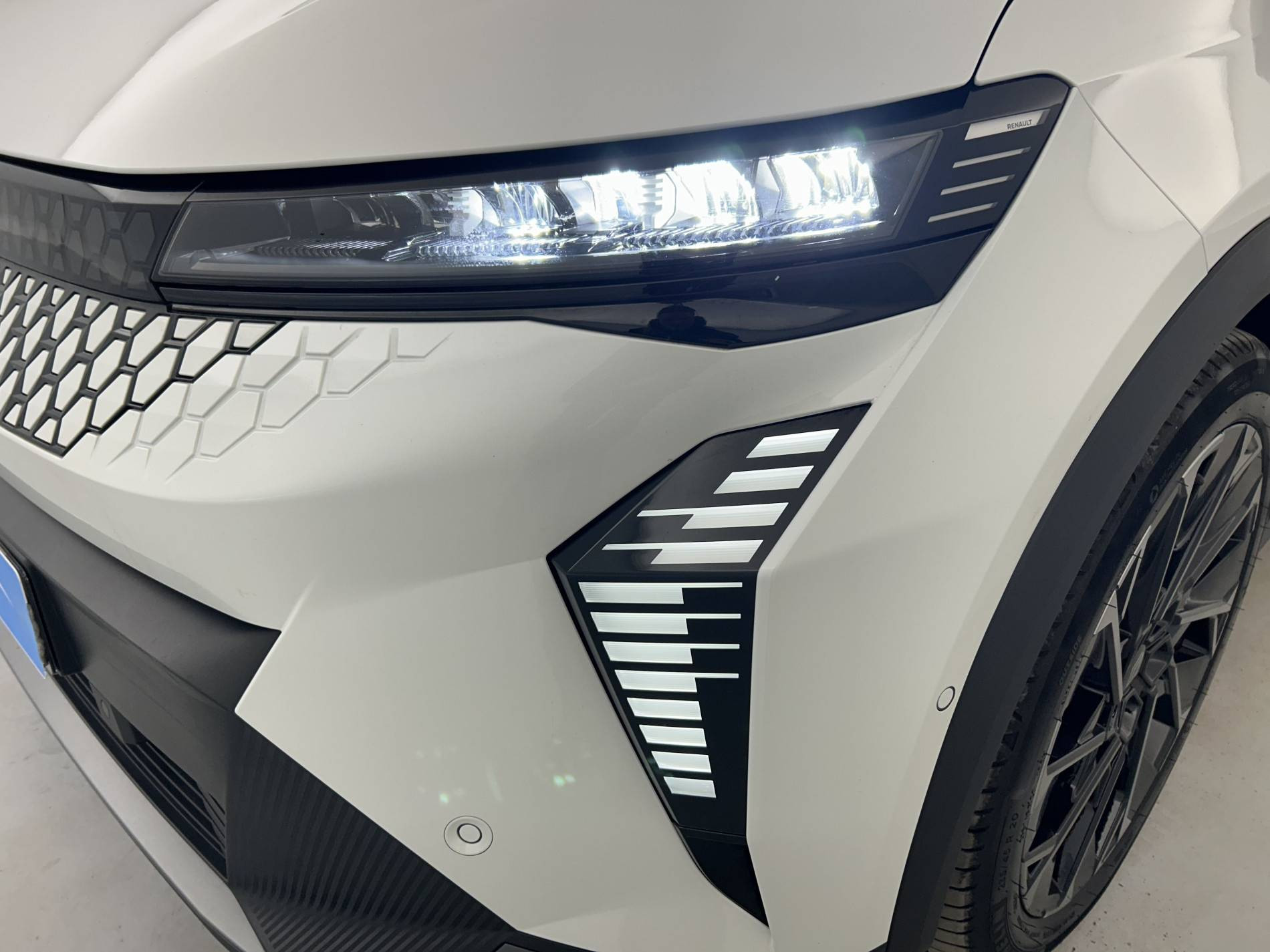 Vente en ligne Renault Scenic E-Tech  220 ch grande autonomie au prix de 40 990 €