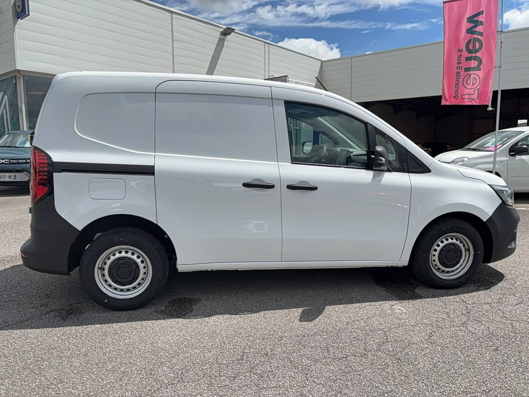 Vente en ligne Renault Kangoo Van  FG TOLE DCI 95 L1 AUTO au prix de 24 990 €