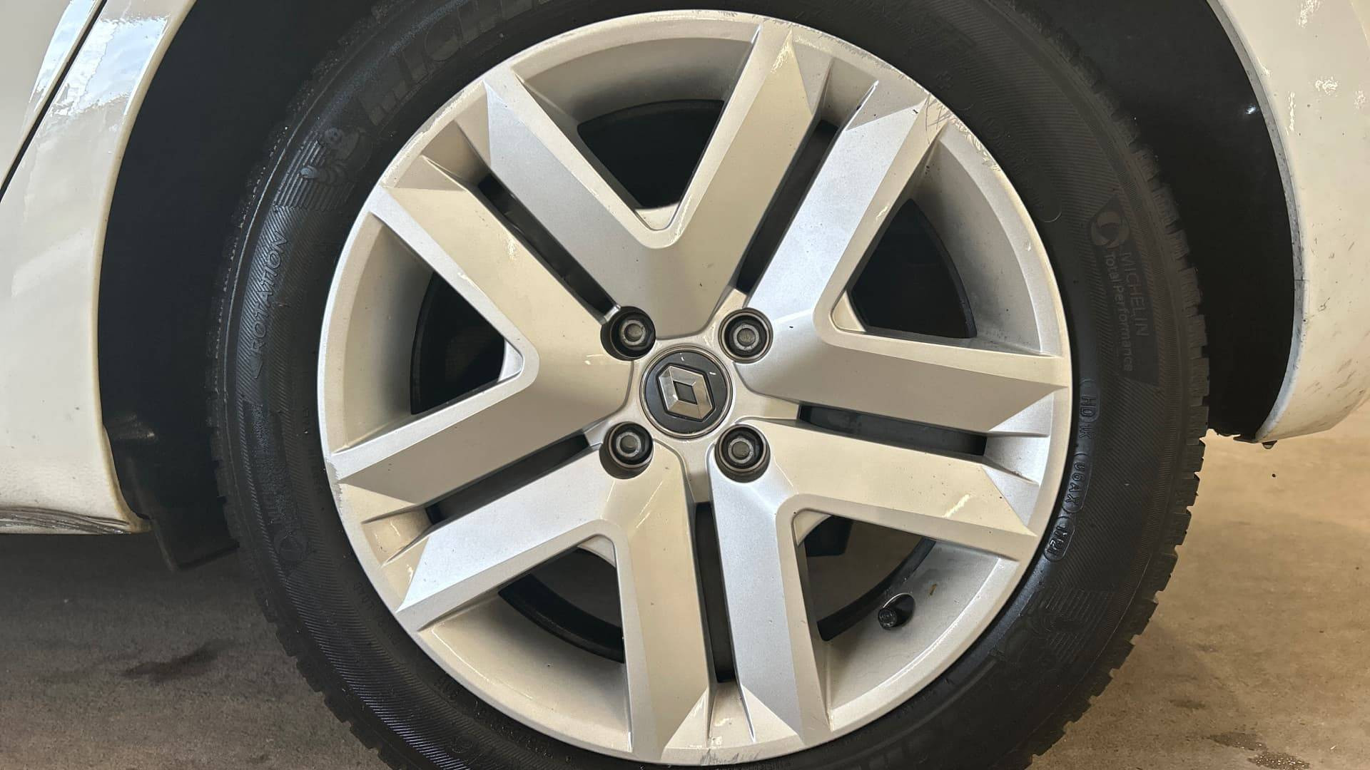 Vente en ligne Renault Clio 5 Clio TCe 90 - 21 au prix de 12 590 €