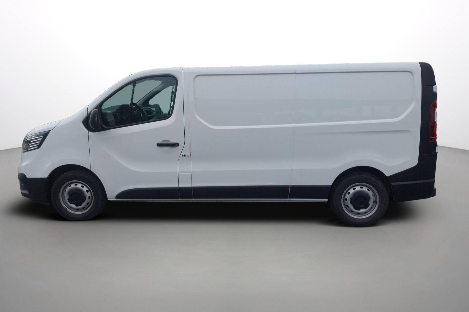 Vente en ligne Renault Trafic 3 Fourgon TRAFIC FGN L2H1 3000 KG BLUE DCI 130 au prix de 23 890 €
