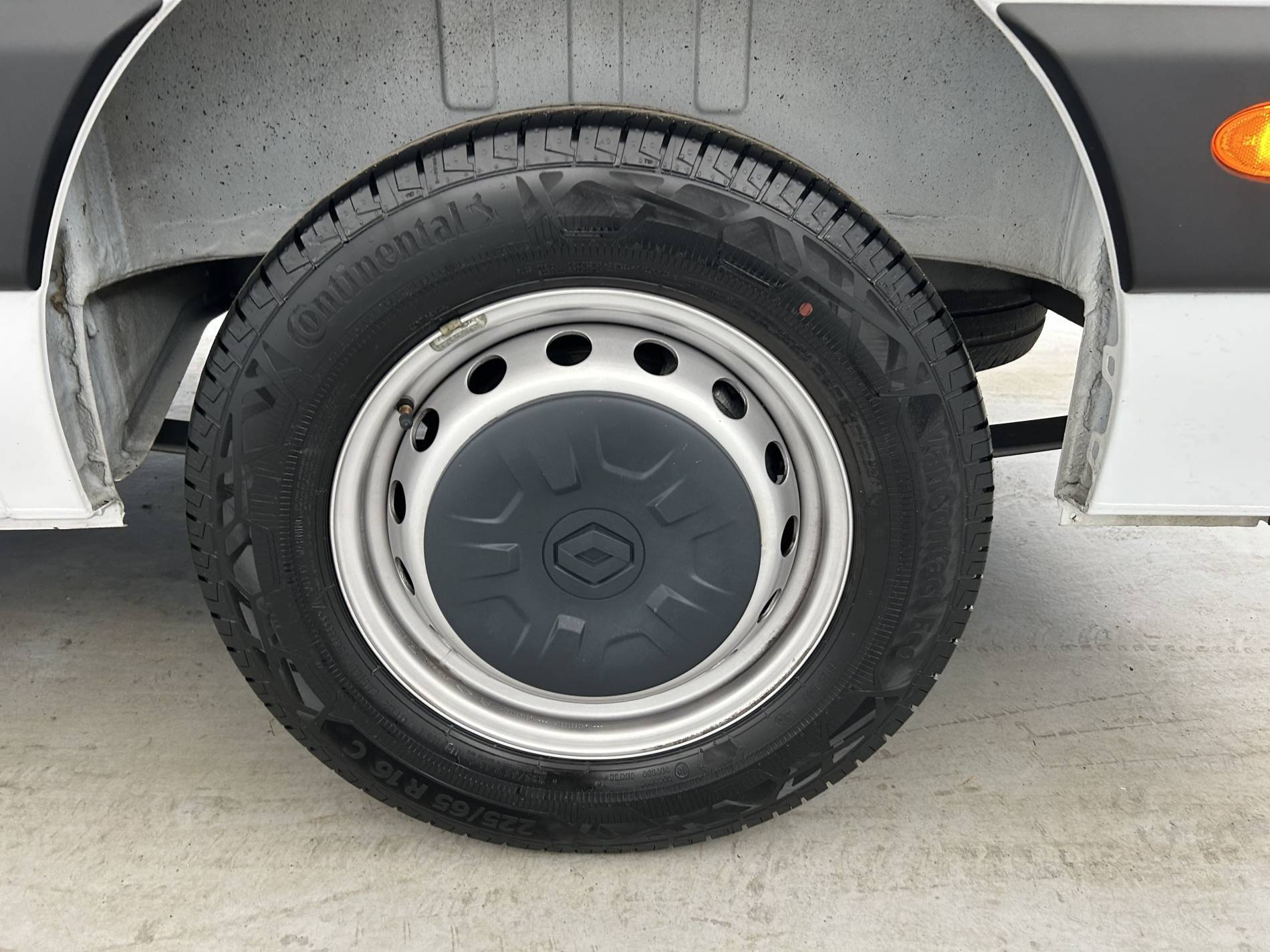 Vente en ligne Renault Master Fourgon MASTER FGN TRAC F3500 L3H3 BLUE DCI 135 au prix de 28 790 €