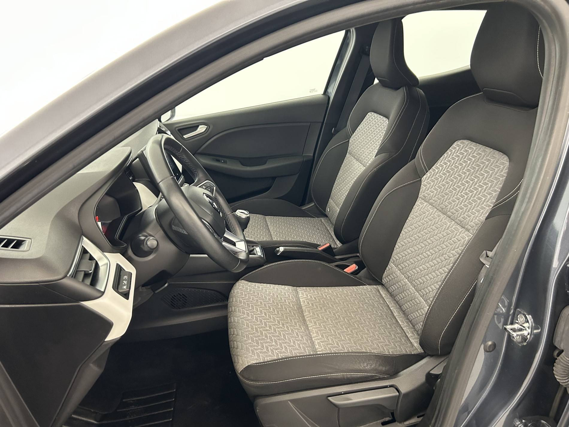 Vente en ligne Renault Clio 5 Clio TCe 90 - 21 au prix de 13 490 €
