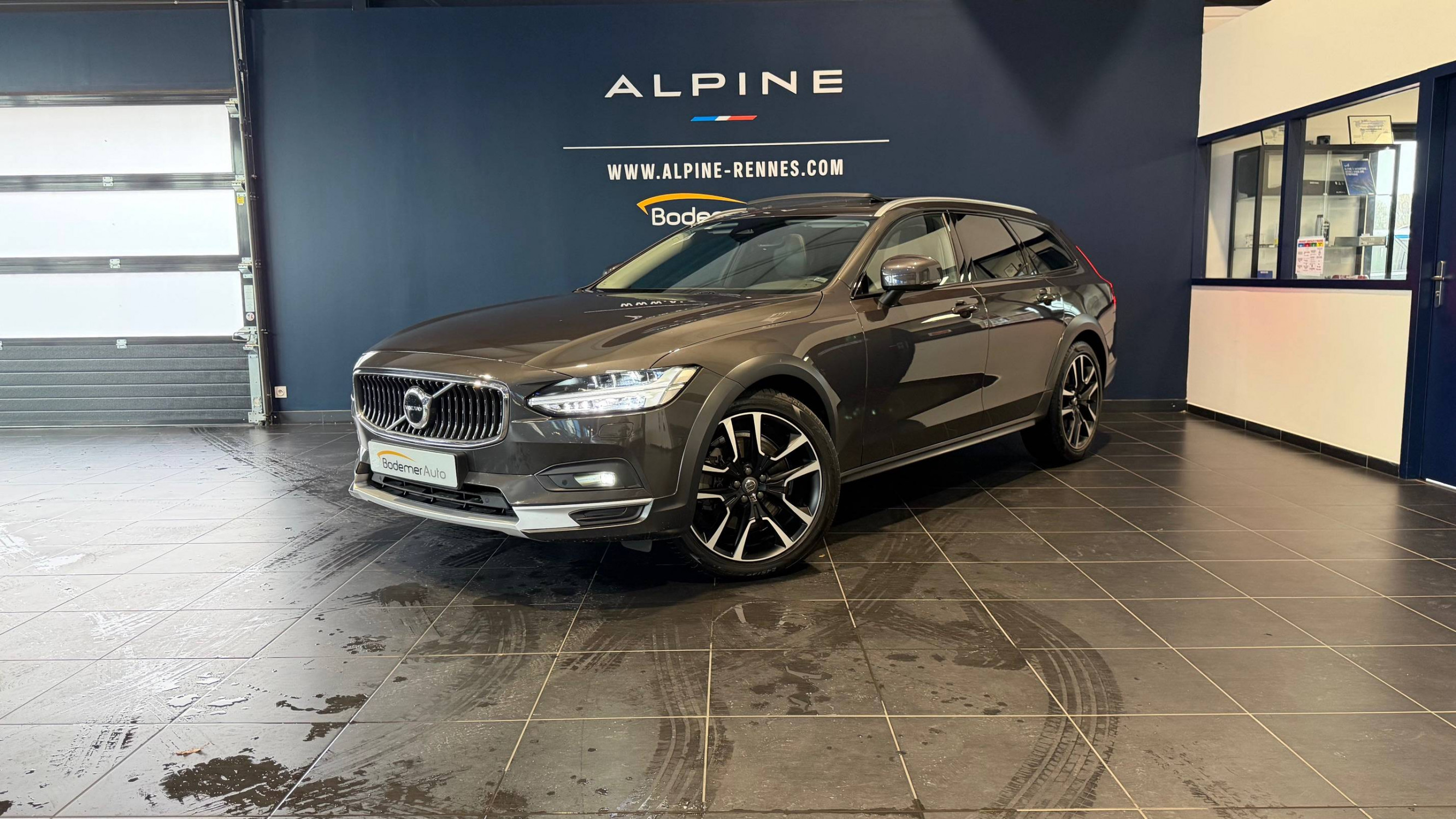 Volvo V90 Volvo /  2.0 B4 Mild-Hybrid Plus AWD occasion de 2023 en vente à Rennes