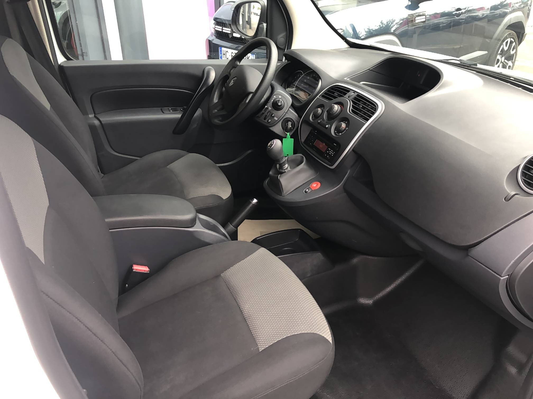 Vente en ligne Renault Kangoo Express  GRAND CONFORT BLUE DCI 115 au prix de 13 490 €