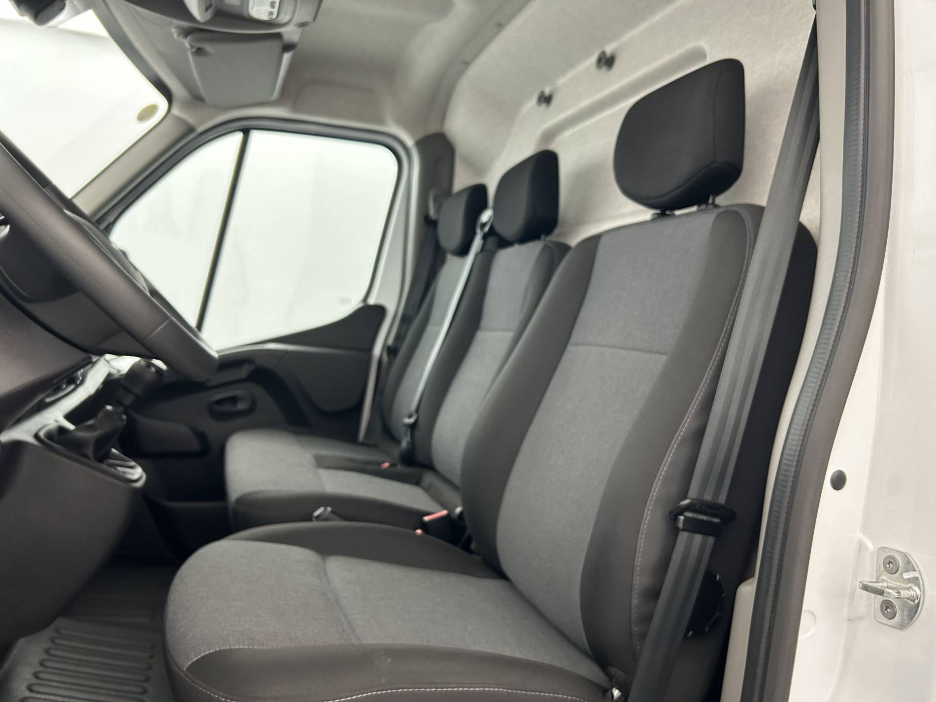 Vente en ligne Renault Master Fourgon MASTER FGN TRAC F3500 L3H3 BLUE DCI 135 au prix de 29 990 €
