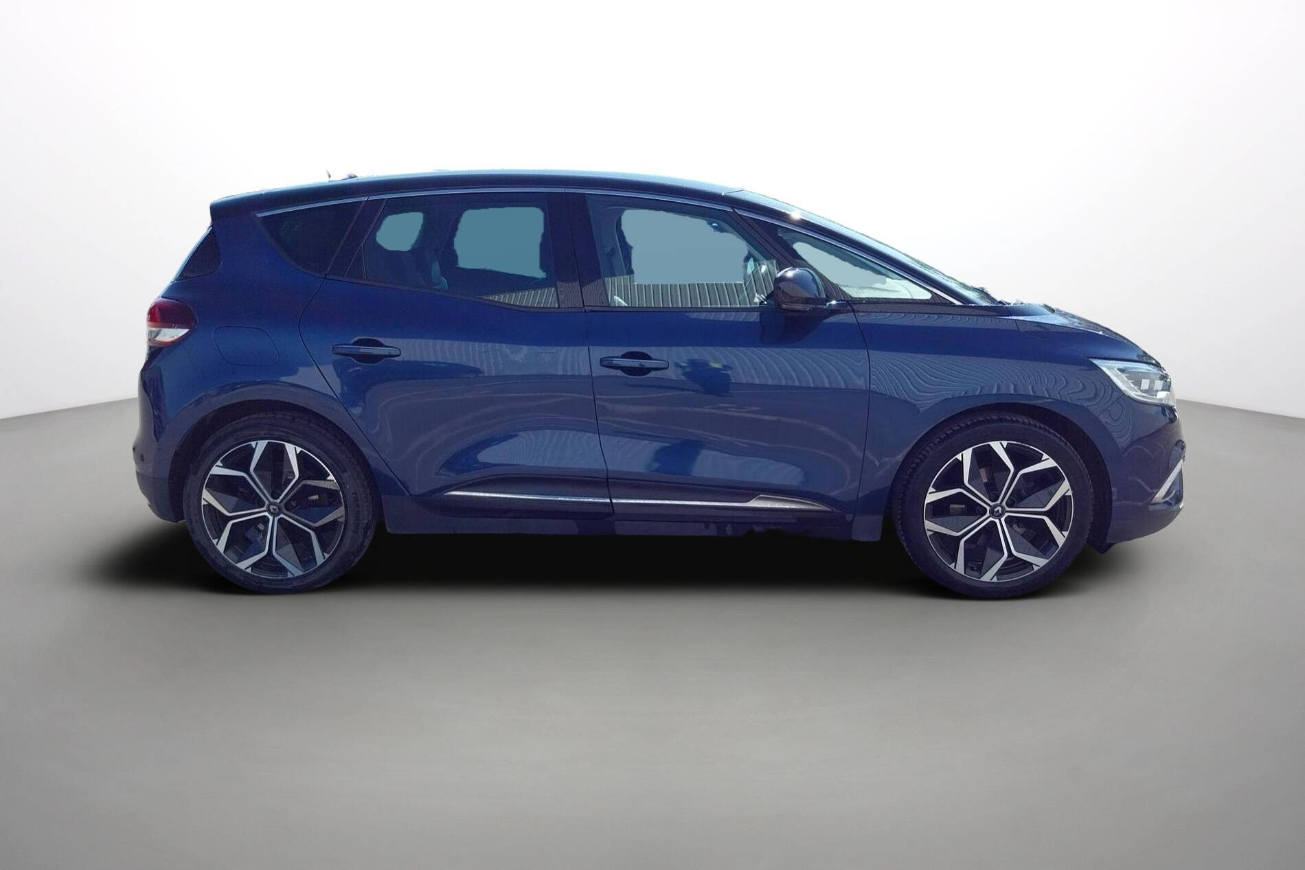 Vente en ligne Renault Scenic 4 Scenic TCe 140 FAP - 21 au prix de 17 990 €