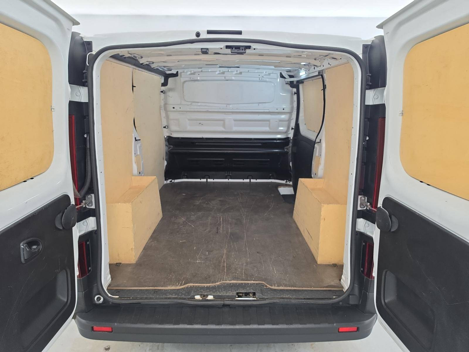 Vente en ligne Renault Trafic 3 Fourgon TRAFIC FG BLUE DCI 130 L1H1 3T GSR2 au prix de 23 900 €