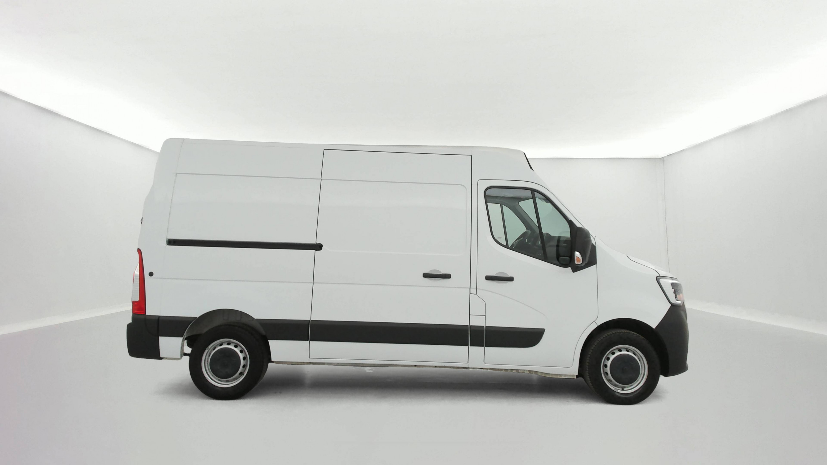 Vente en ligne Renault Master Fourgon MASTER FGN TRAC F3500 L2H2 BLUE DCI 135 au prix de 26 990 €