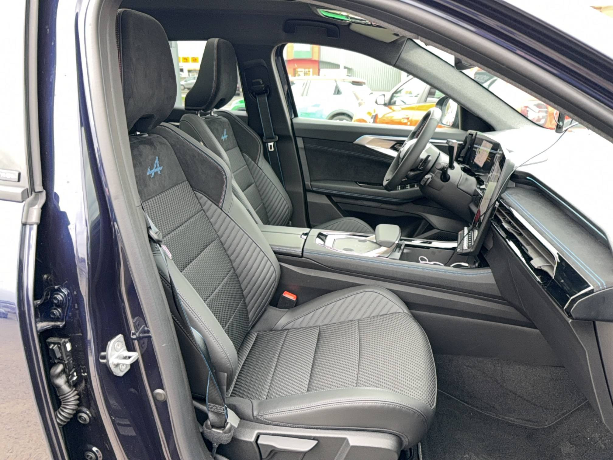 Vente en ligne Renault Espace Espace full hybrid E-Tech 200 ch 7pl au prix de 48 780 €