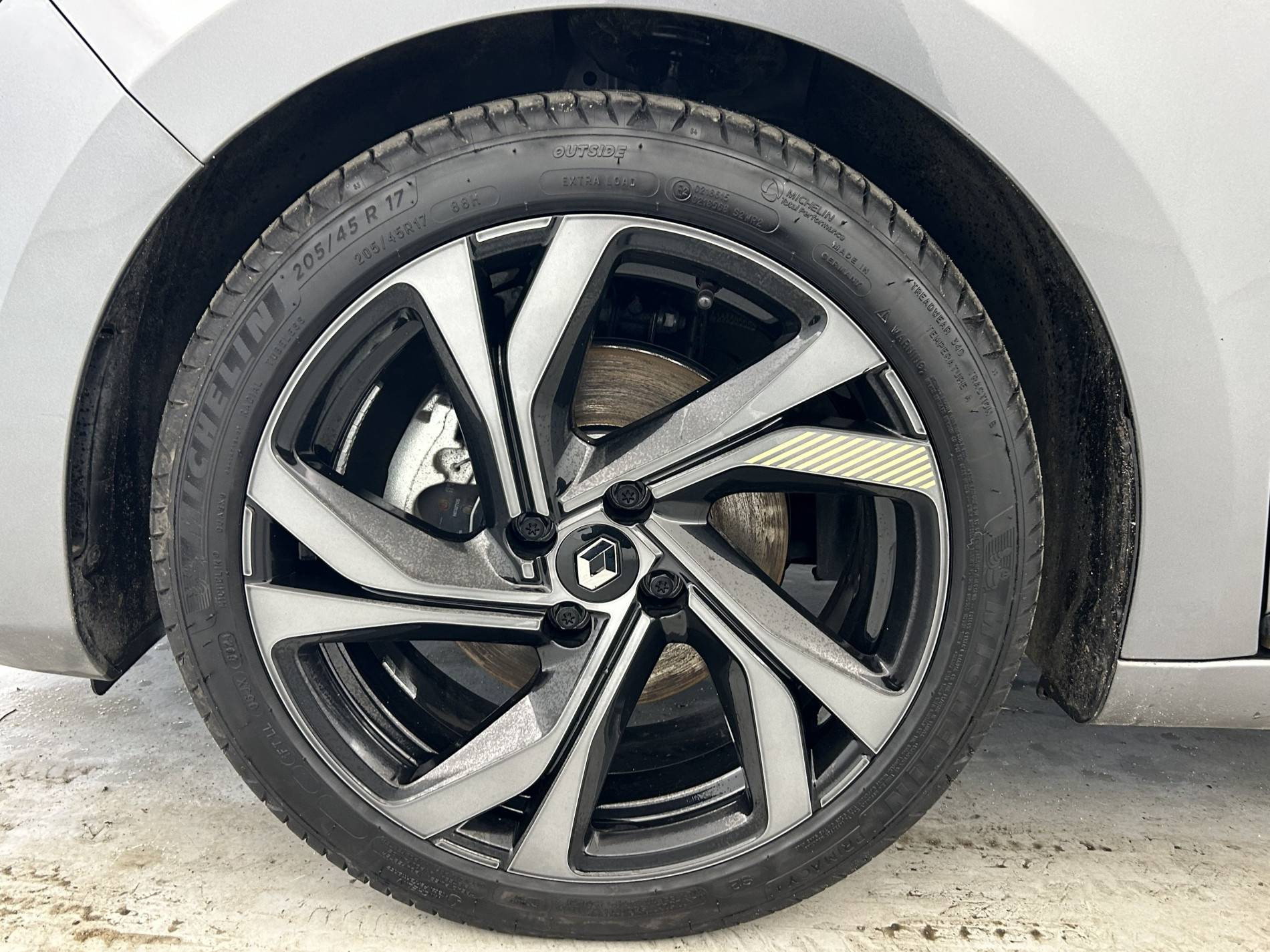 Vente en ligne Renault Clio 5 Clio E-Tech full hybrid 145 au prix de 18 990 €