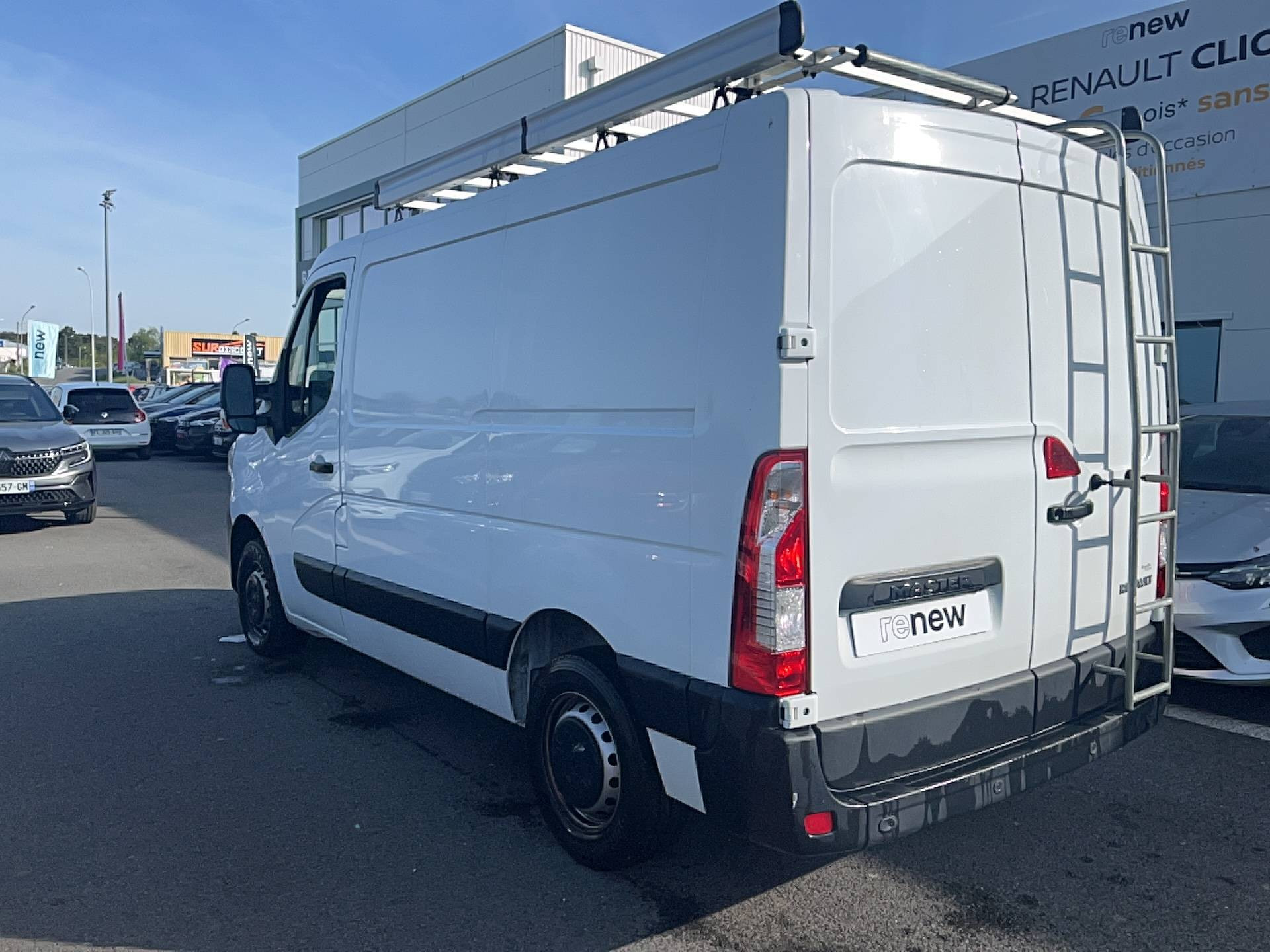 Vente en ligne Renault Master Fourgon MASTER FGN TRAC F2800 L1H1 BLUE DCI 150 au prix de 24 890 €