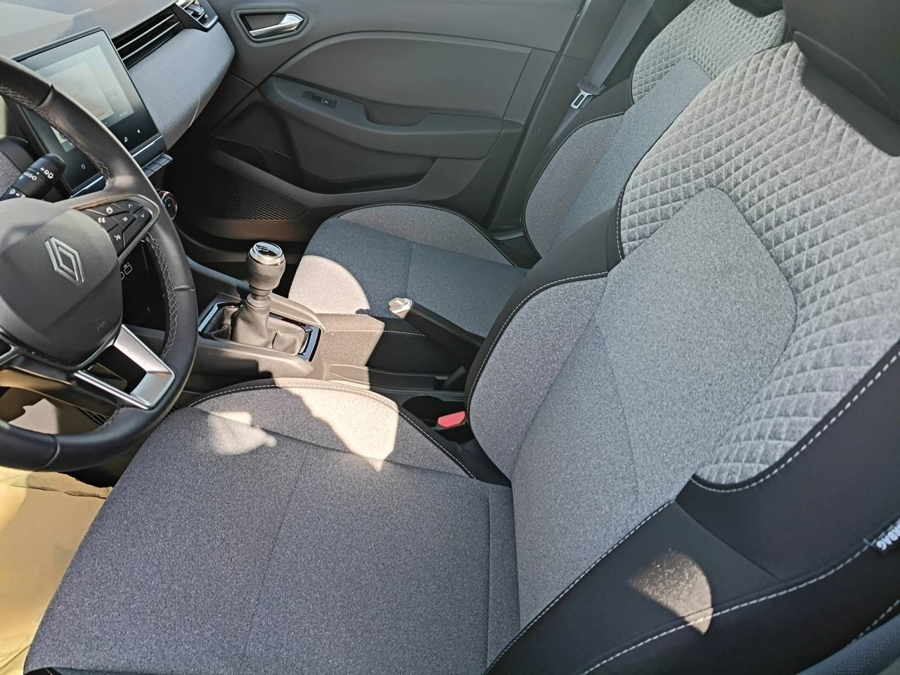 Vente en ligne Renault Clio 5 Clio Eco-G 100 ch GSR2 au prix de 16 590 €