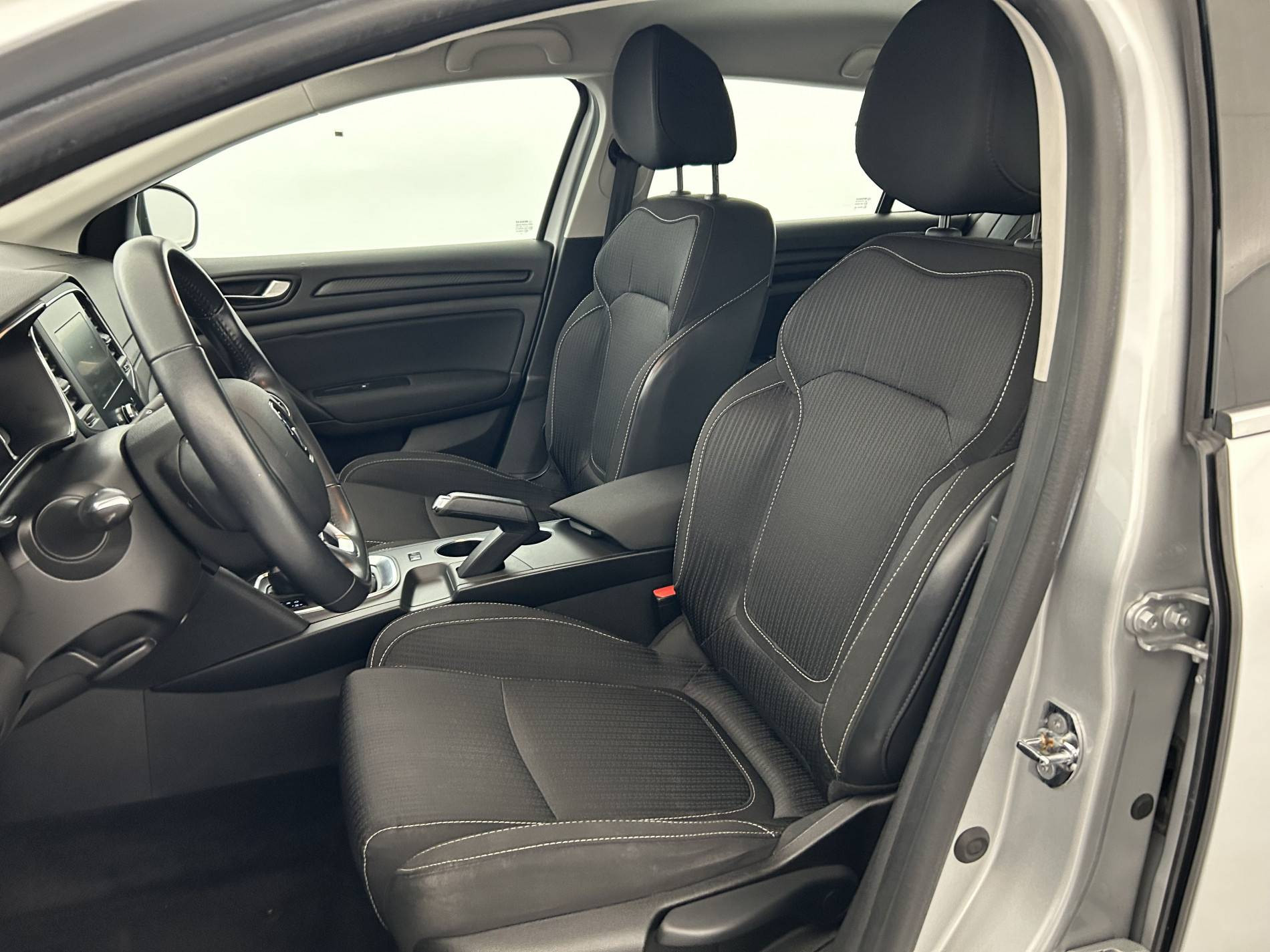 Vente en ligne Renault Megane 4 Estate Mégane IV Estate Blue dCi 115 EDC au prix de 12 090 €
