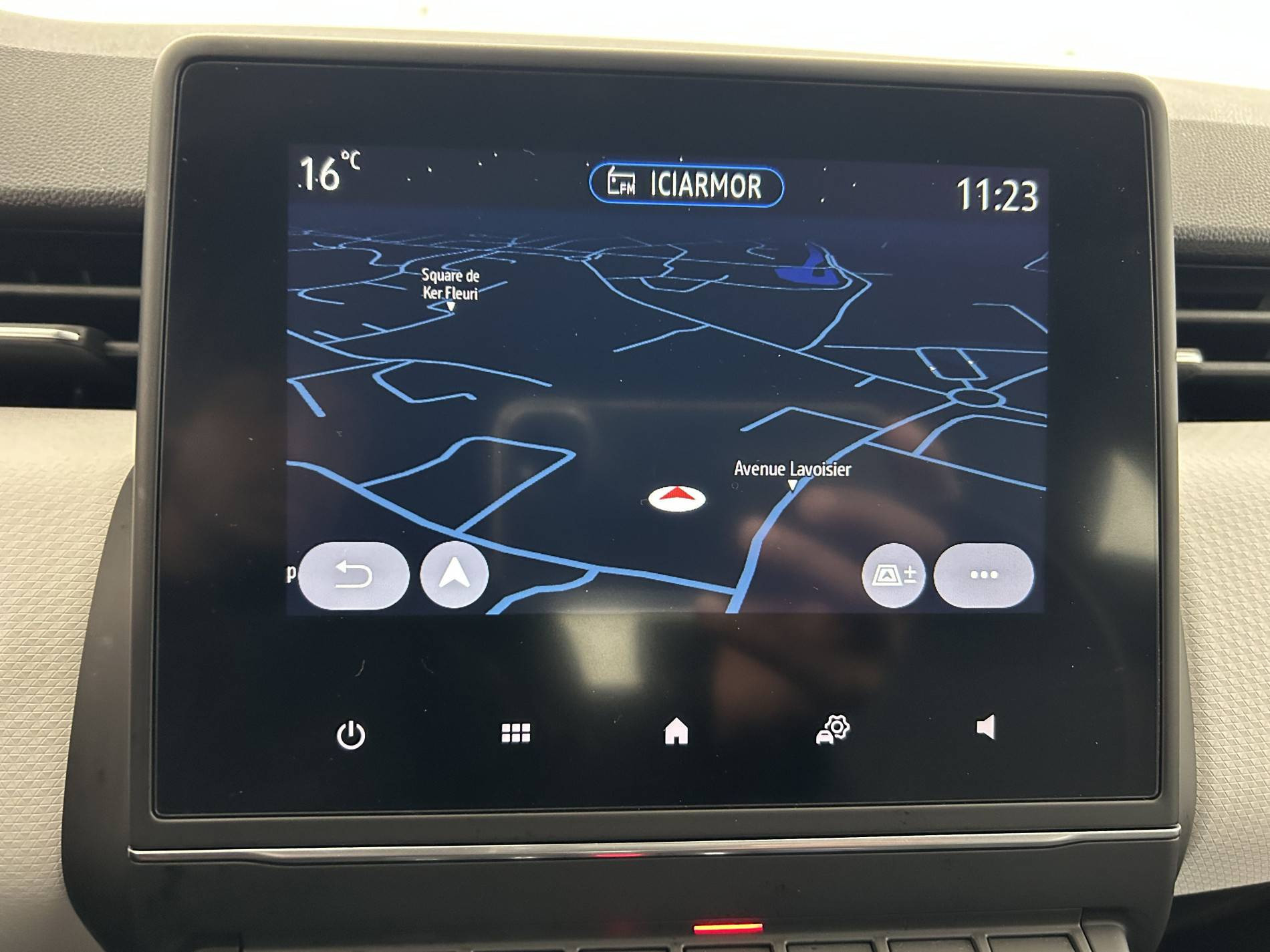 Vente en ligne Renault Clio 5 Clio E-Tech 140 - 21N au prix de 16 500 €