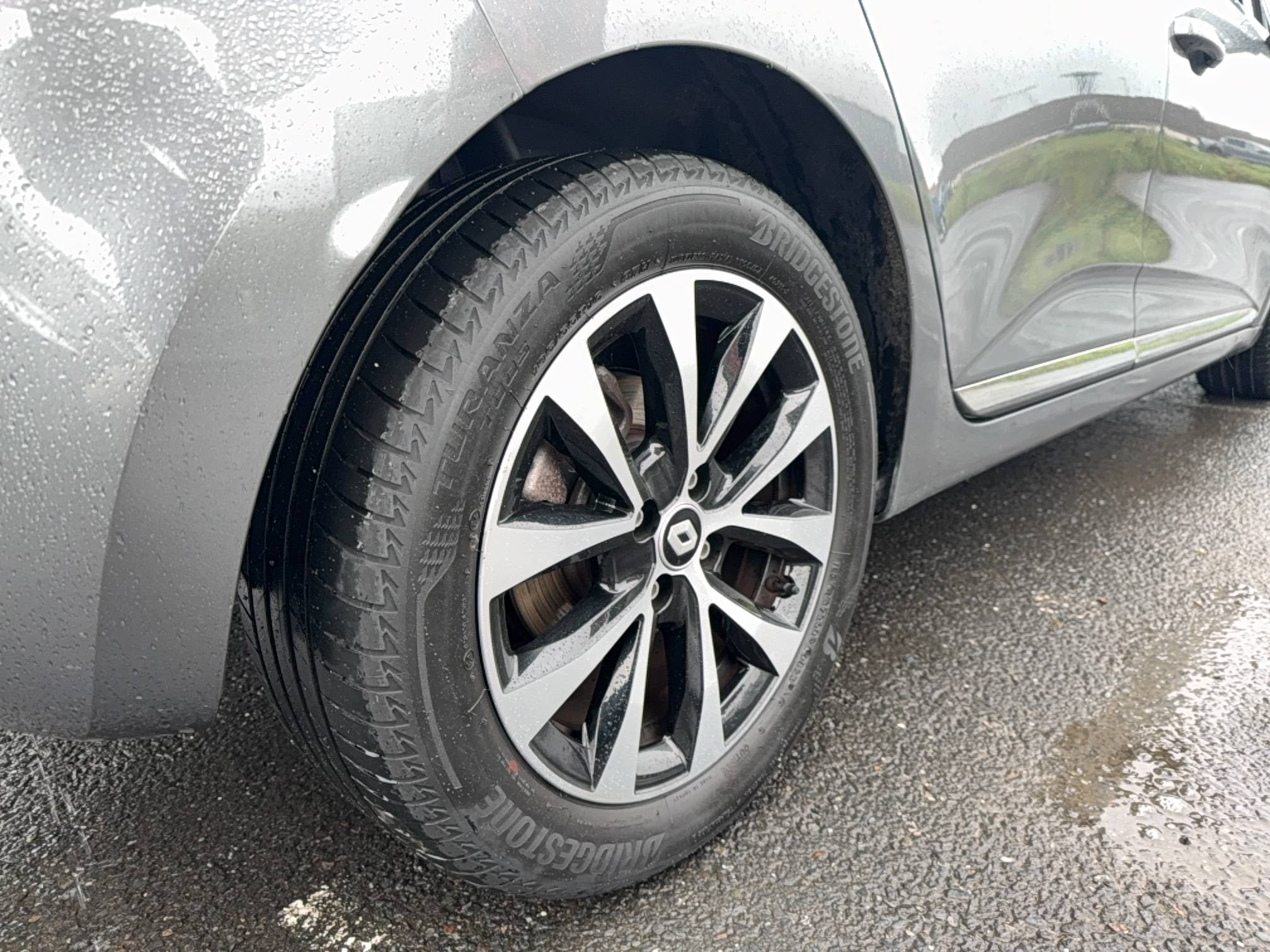 Vente en ligne Renault Clio 5 Clio E-Tech full hybrid 145 au prix de 15 990 €