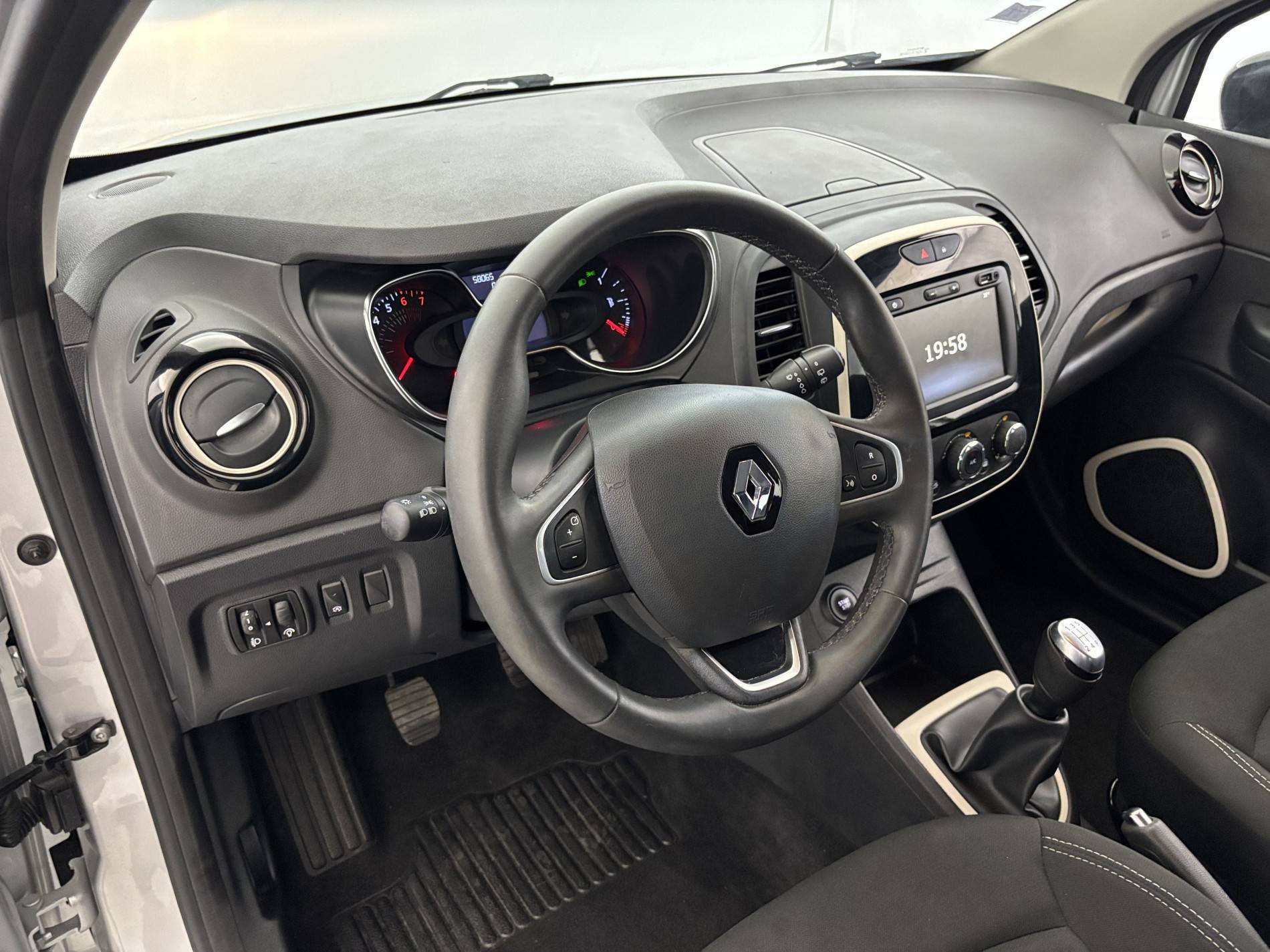 Vente en ligne Renault Captur Captur TCe 90 - 19 au prix de 11 990 €