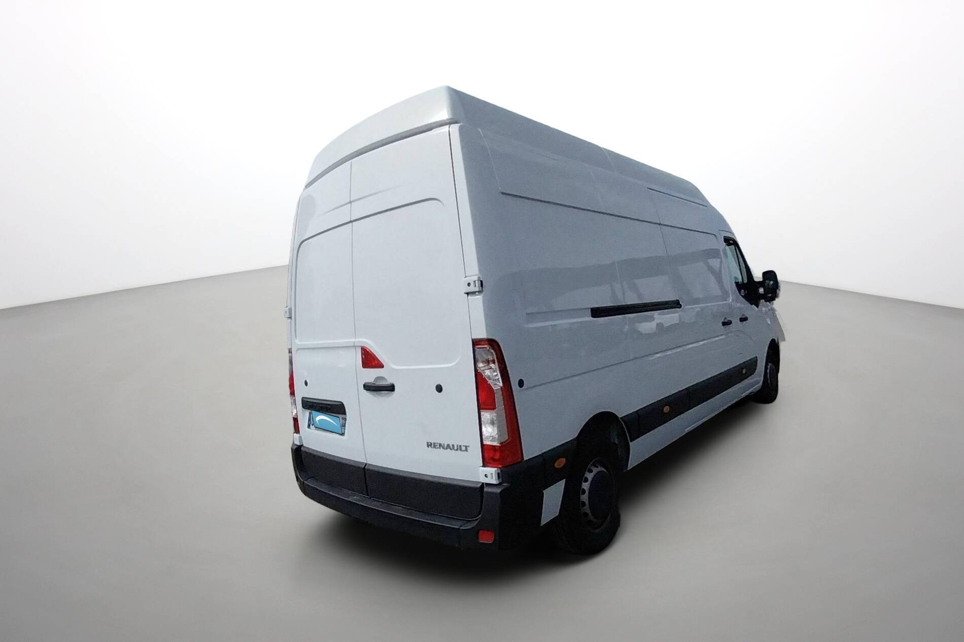 Vente en ligne Renault Master Fourgon MASTER FGN TRAC F3500 L3H3 BLUE DCI 135 au prix de 32 390 €