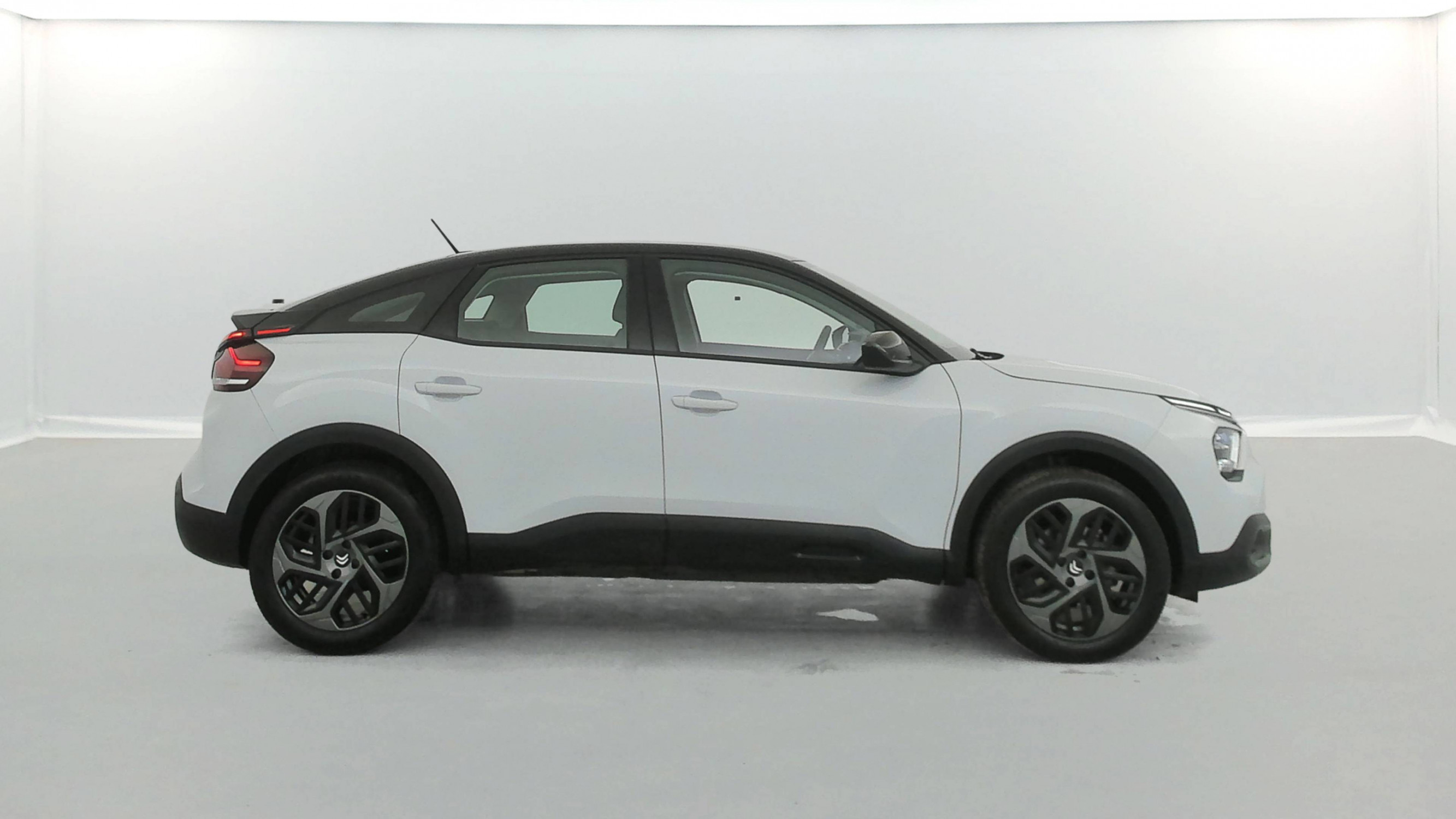 Vente en ligne Citroën C4  Hybride 136 e-DCS6 au prix de 19 990 €