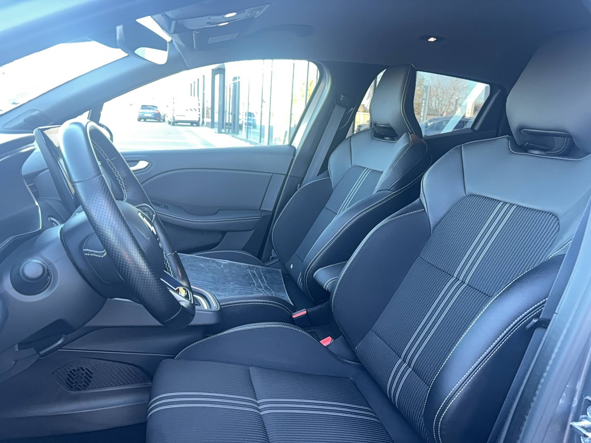 Vente en ligne Renault Clio 5 Clio E-Tech full hybrid 145 au prix de 19 490 €