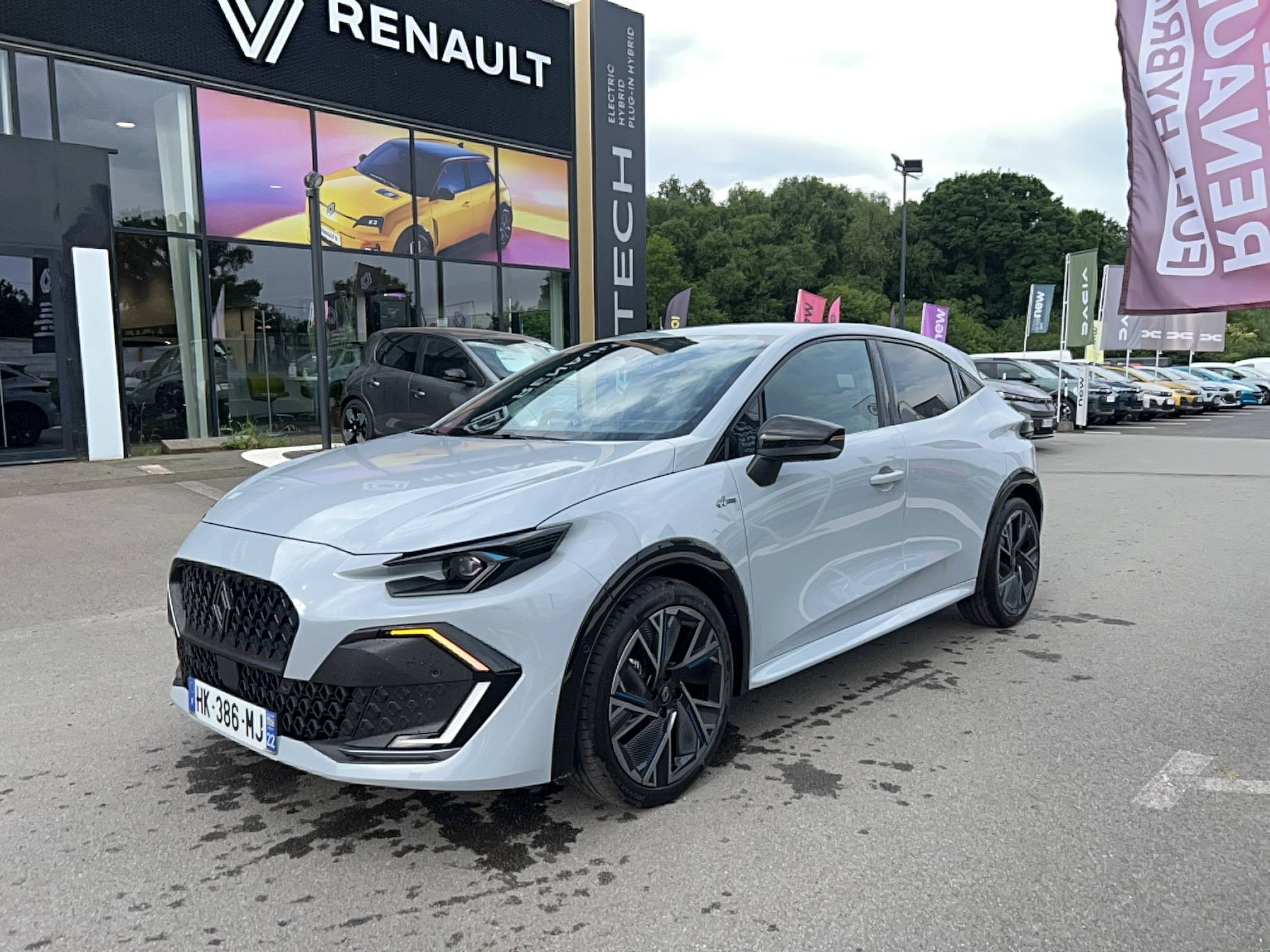 Vente en ligne Renault Clio 6 Clio E-Tech full hybrid 160 ch au prix de 29 990 €