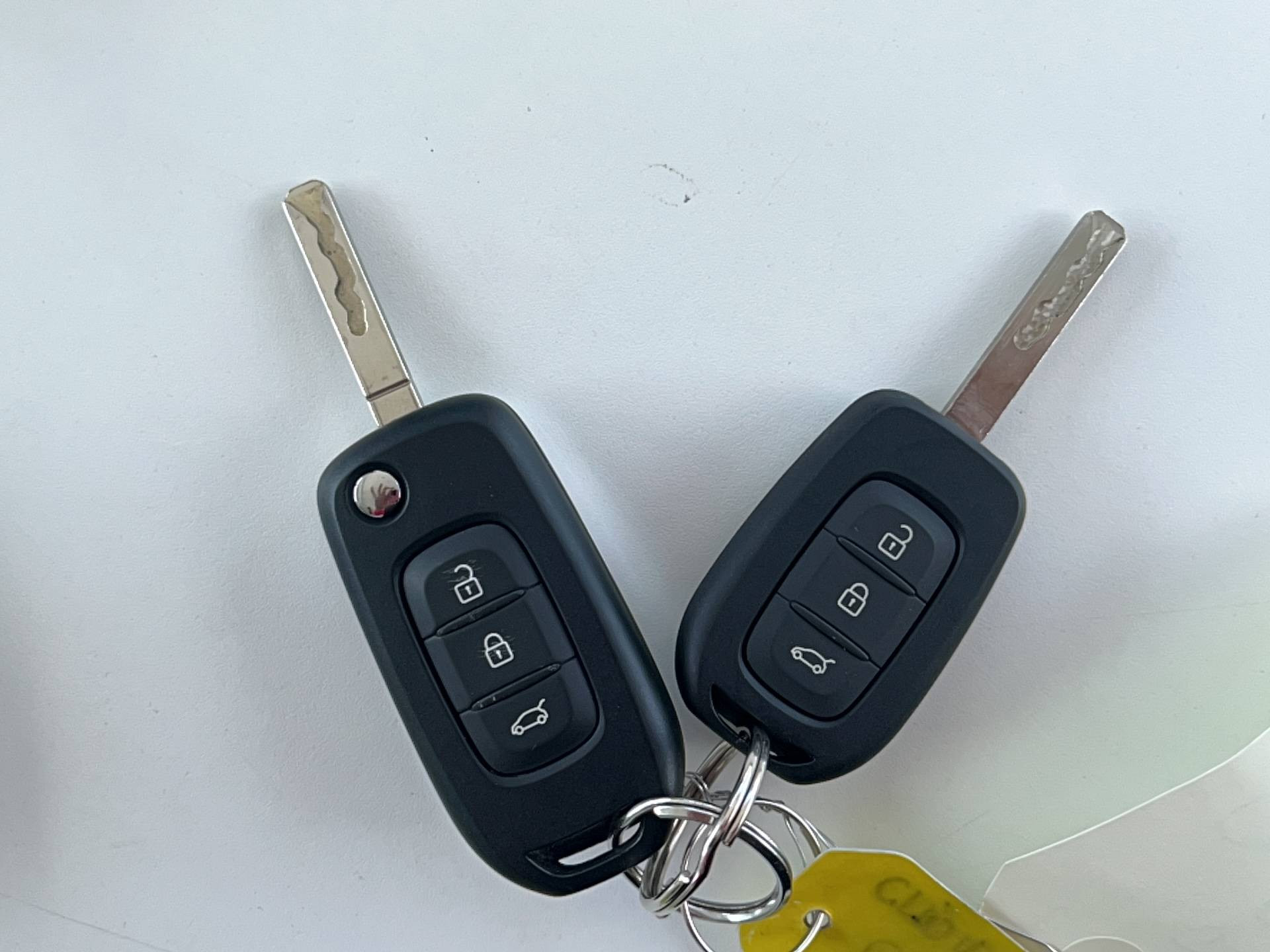 Vente en ligne Renault Clio 5 Clio E-Tech 140 - 21N au prix de 15 991 €