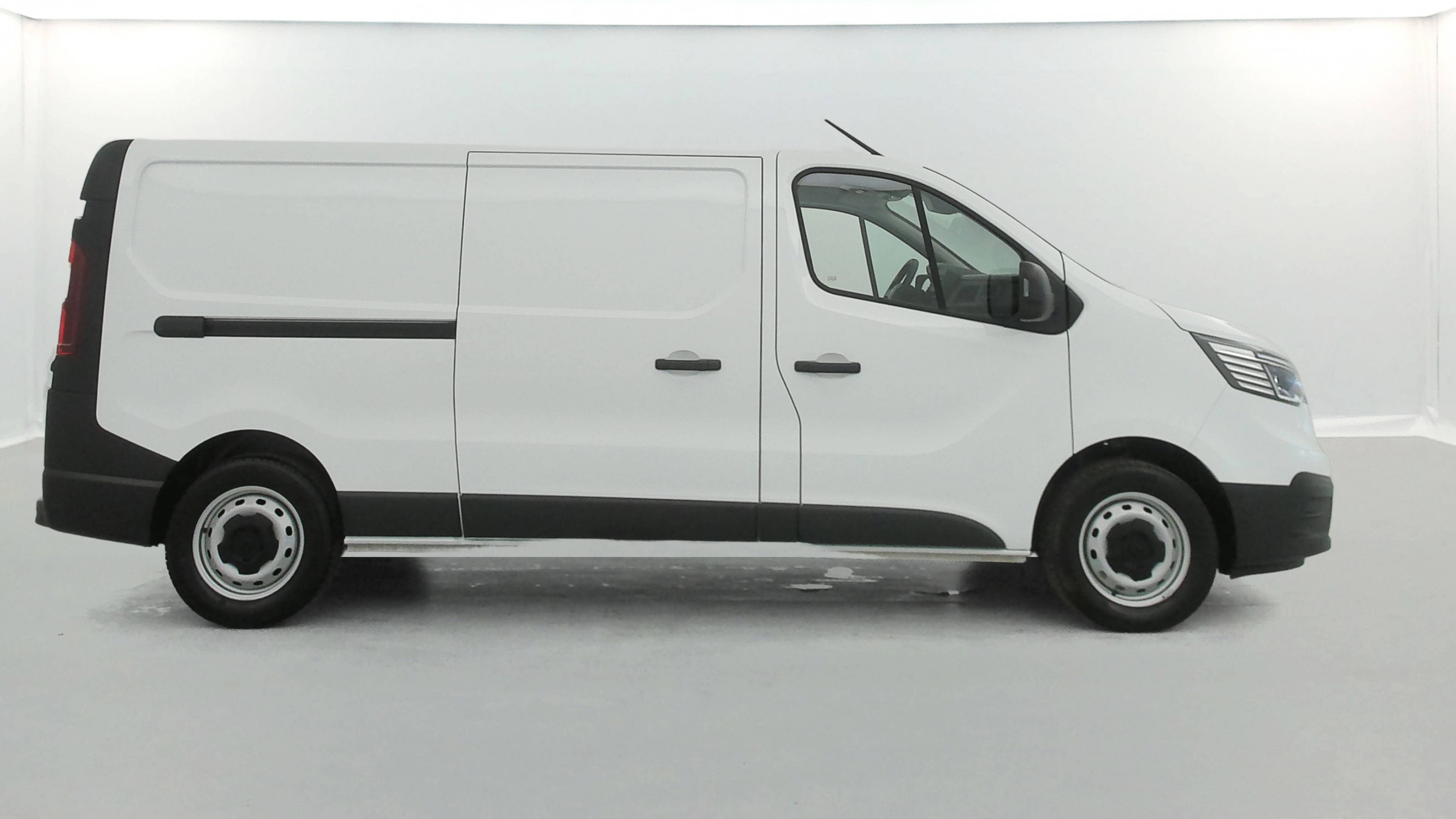 Vente en ligne Renault Trafic 3 Fourgon TRAFIC FGN L2H1 3000 KG BLUE DCI 130 au prix de 23 990 €