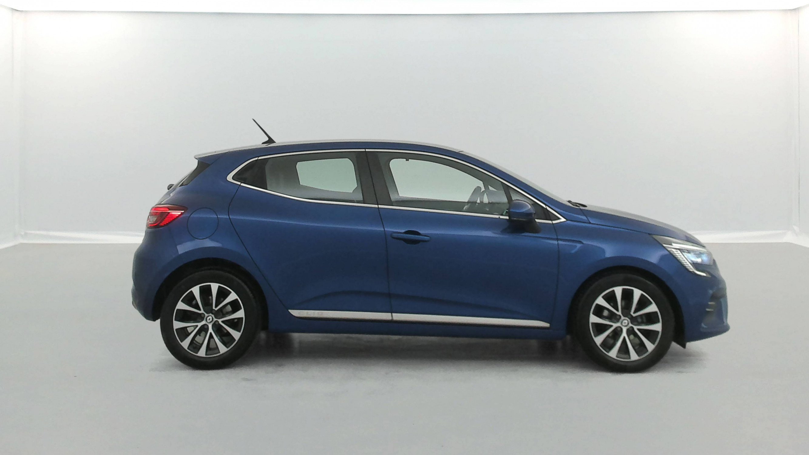 Vente en ligne Renault Clio 5 Clio TCe 100 GPL - 21N au prix de 12 390 €
