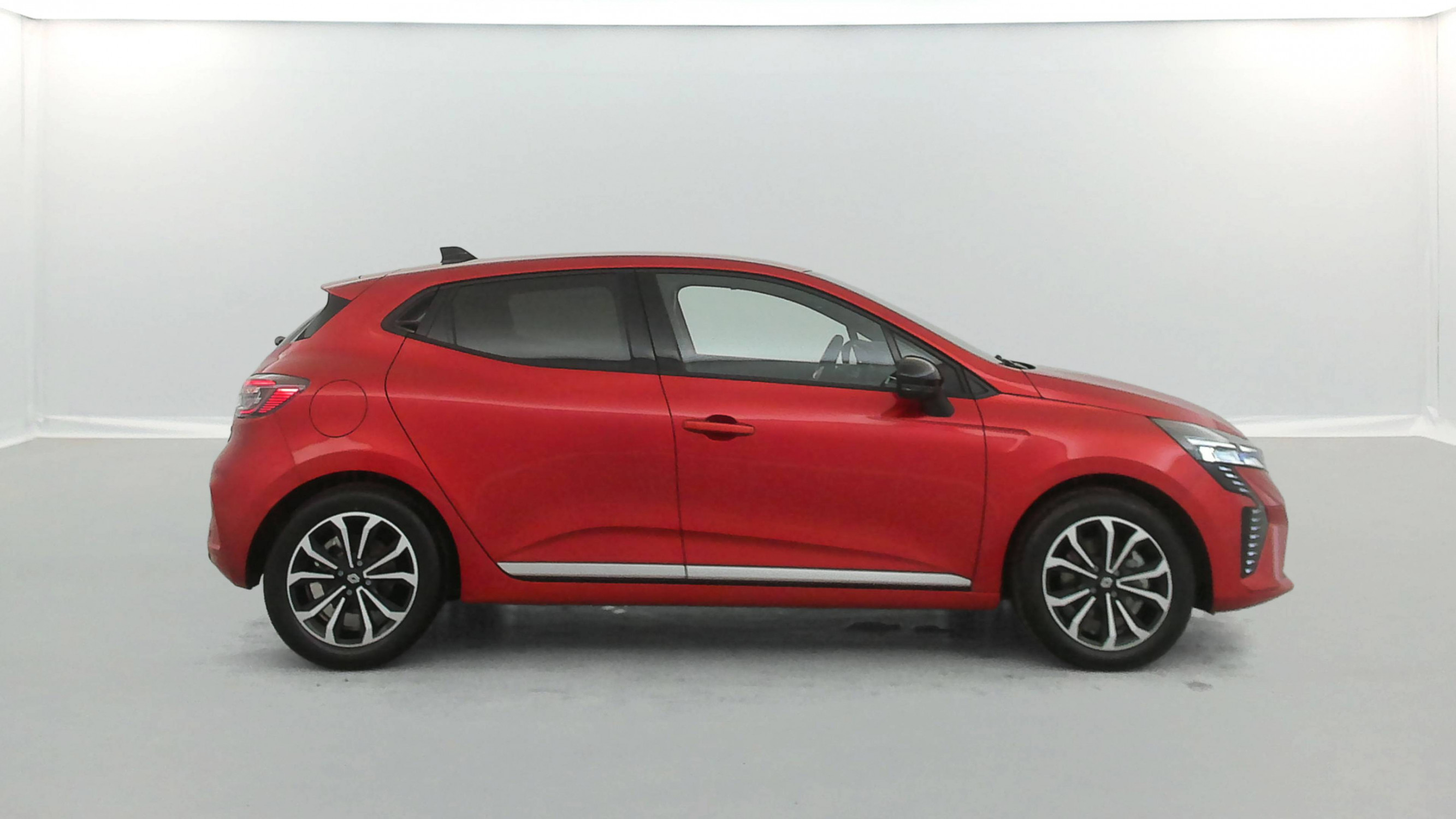 Vente en ligne Renault Clio 5 Clio E-Tech full hybrid 145 ch GSR2 au prix de 20 990 €