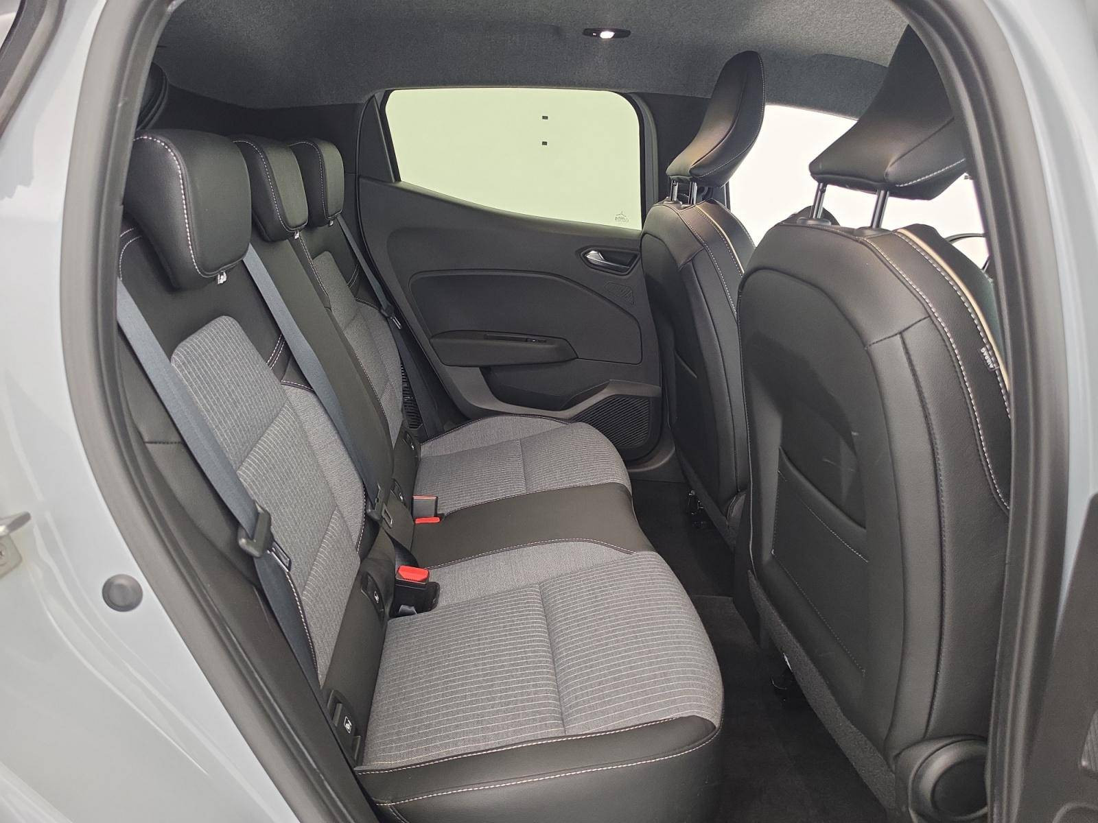 Vente en ligne Renault Clio 5 Clio E-Tech full hybrid 145 au prix de 18 390 €