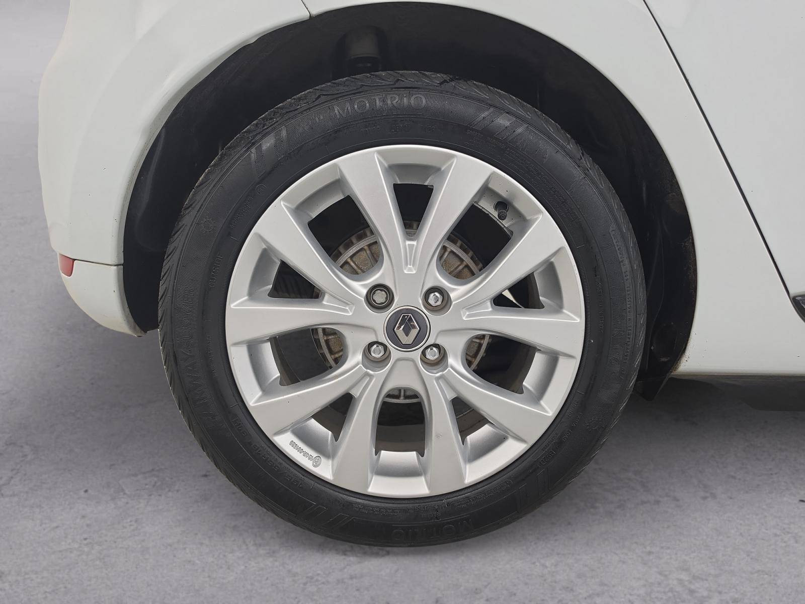 Vente en ligne Renault Clio 4 Clio dCi 90 E6C EDC au prix de 11 590 €