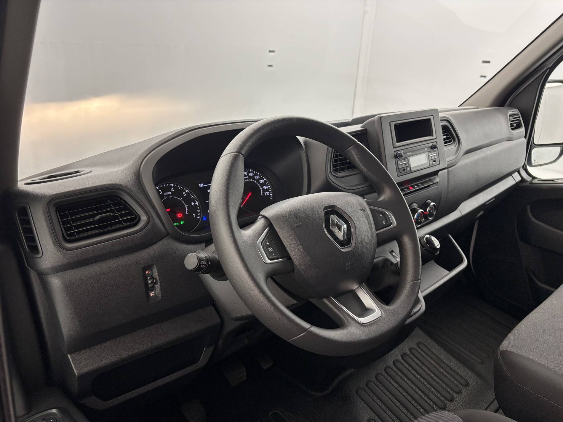 Vente en ligne Renault Master Fourgon MASTER FGN TRAC F3500 L3H3 BLUE DCI 135 au prix de 28 990 €