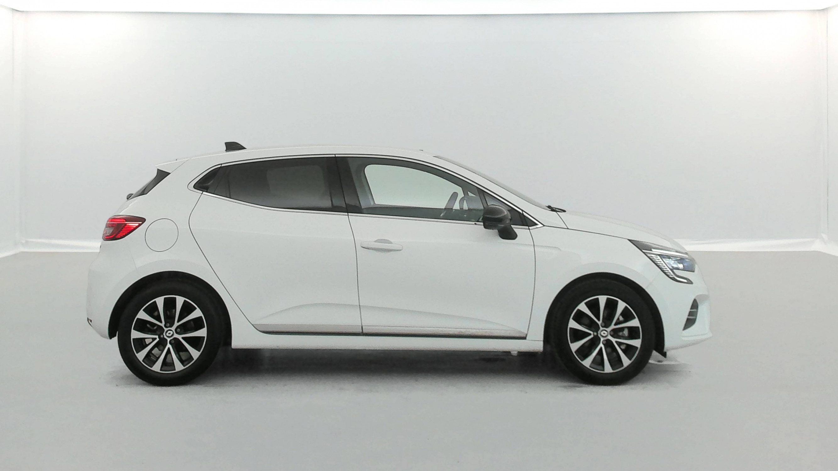 Vente en ligne Renault Clio 5 Clio E-Tech hybride 145 au prix de 17 970 €