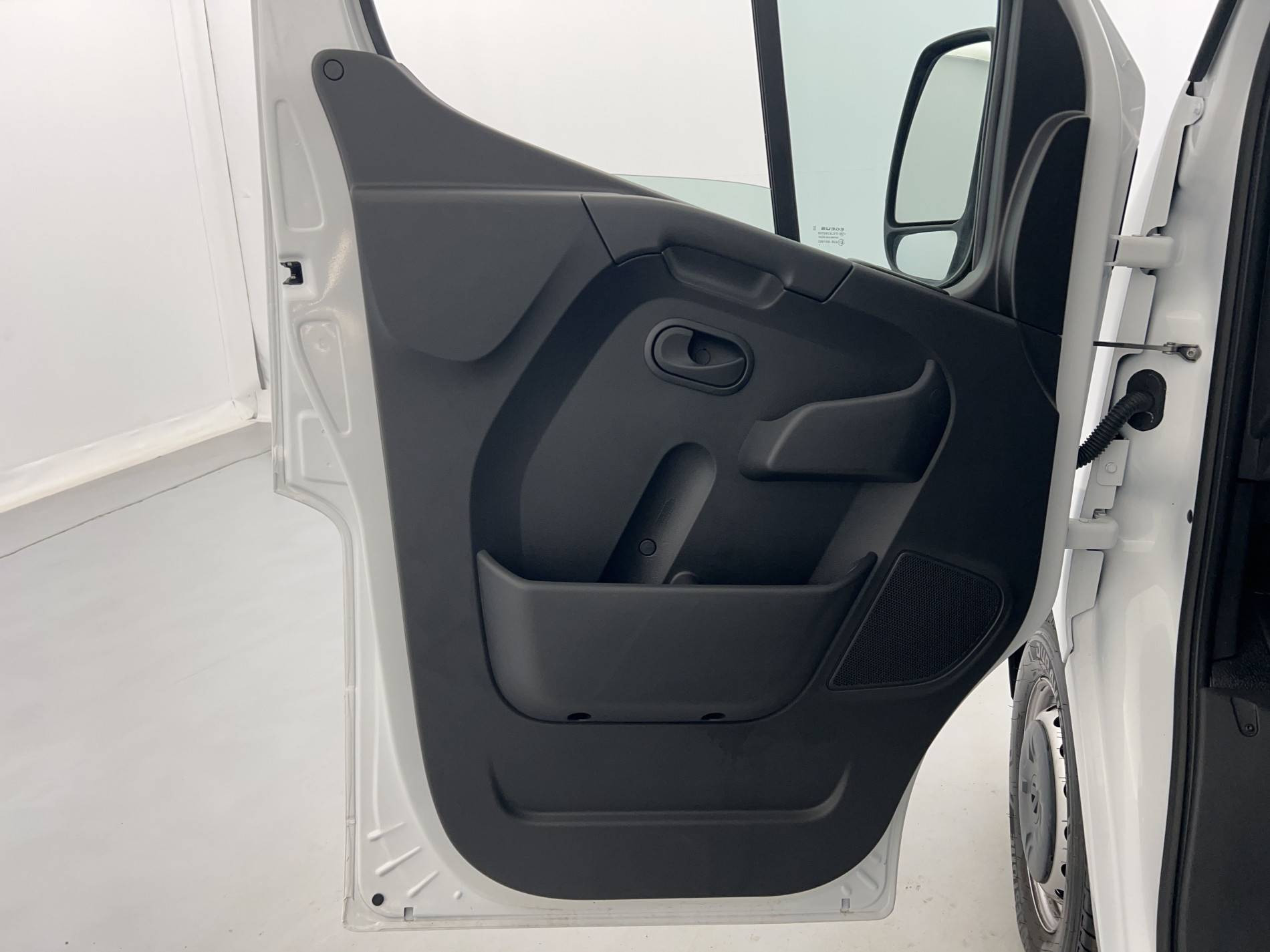 Vente en ligne Renault Master Fourgon MASTER FGN TRAC F3500 L3H3 BLUE DCI 135 au prix de 26 490 €