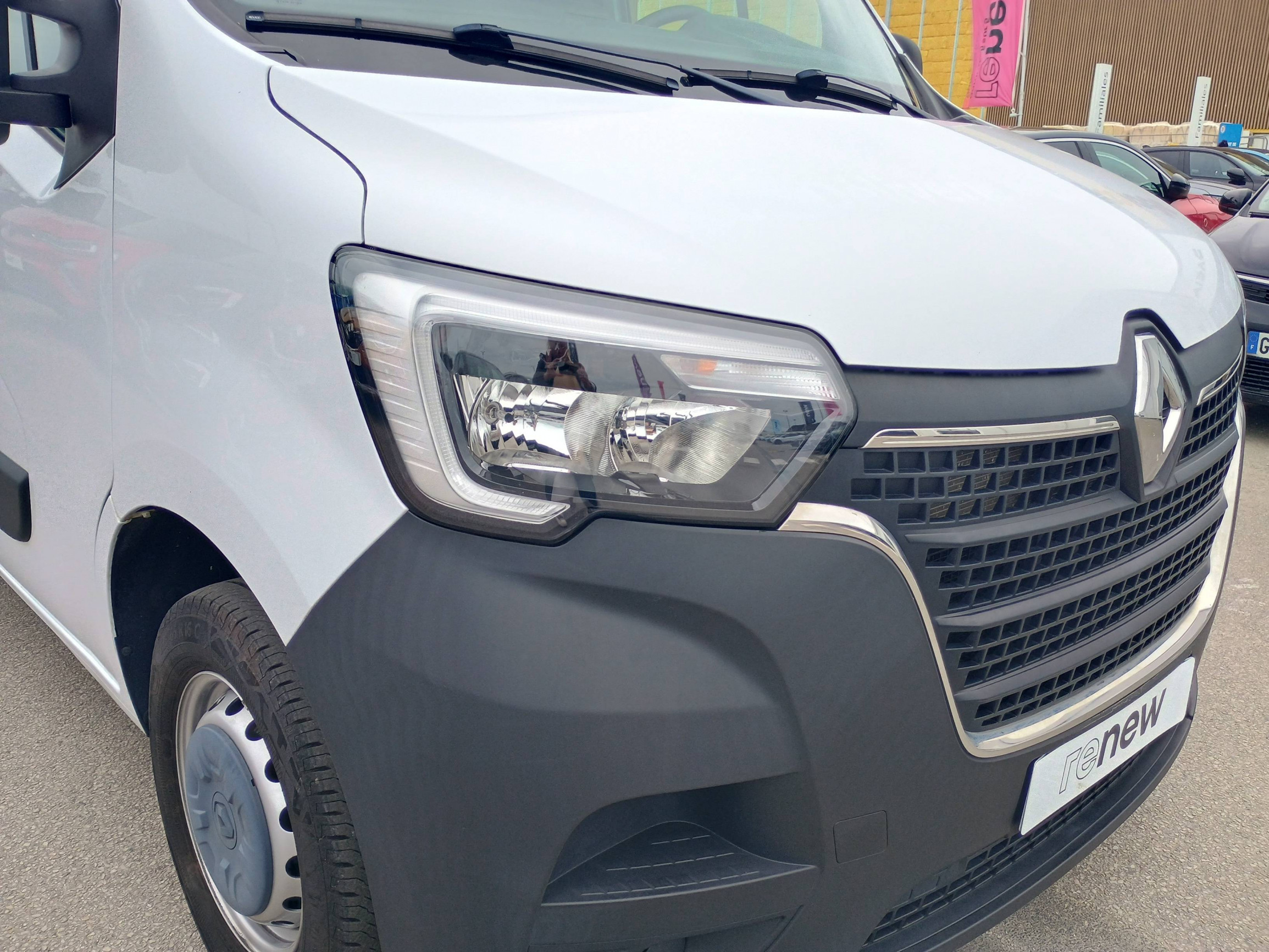 Vente en ligne Renault Master Fourgon MASTER FGN TRAC F3500 L2H3 DCI 135 au prix de 23 990 €