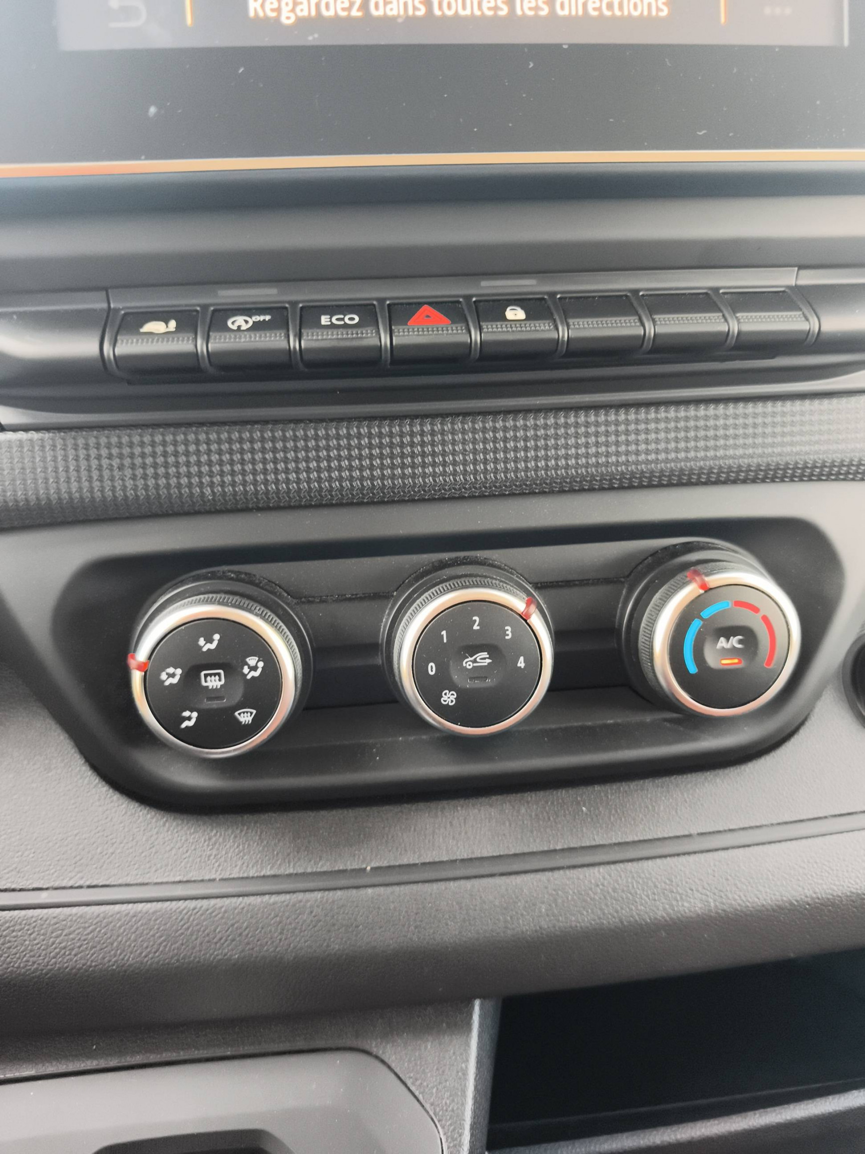 Vente en ligne Renault Trafic 3 Fourgon TRAFIC FG BLUE DCI 170 L1H1 2T8 AUTO au prix de 34 490 €