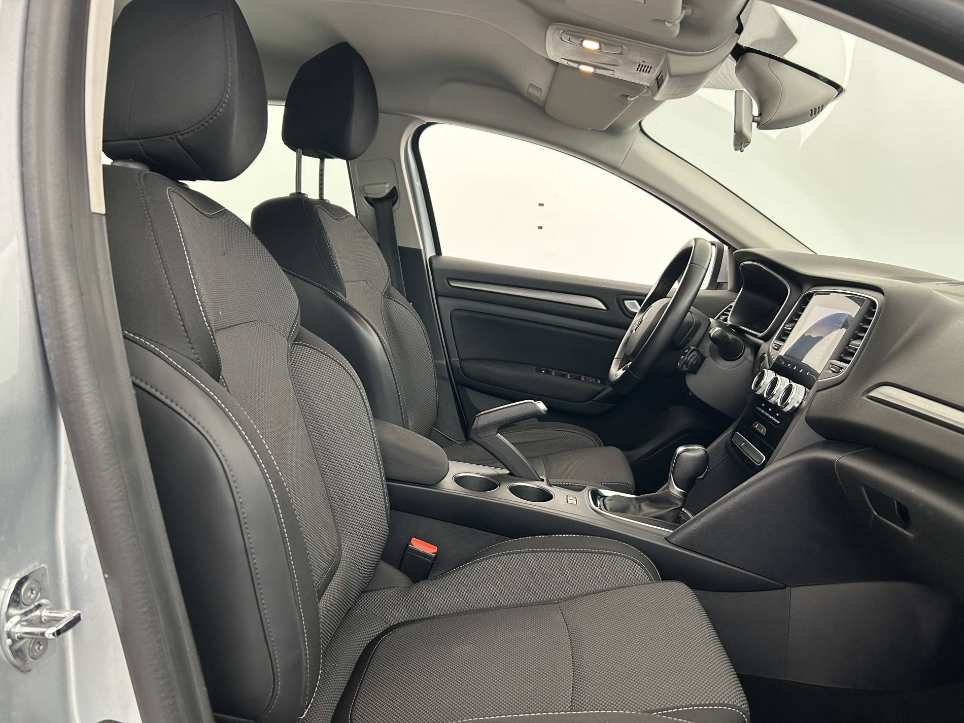 Vente en ligne Renault Megane 4 Estate  Blue dCi 115 EDC au prix de 17 990 €