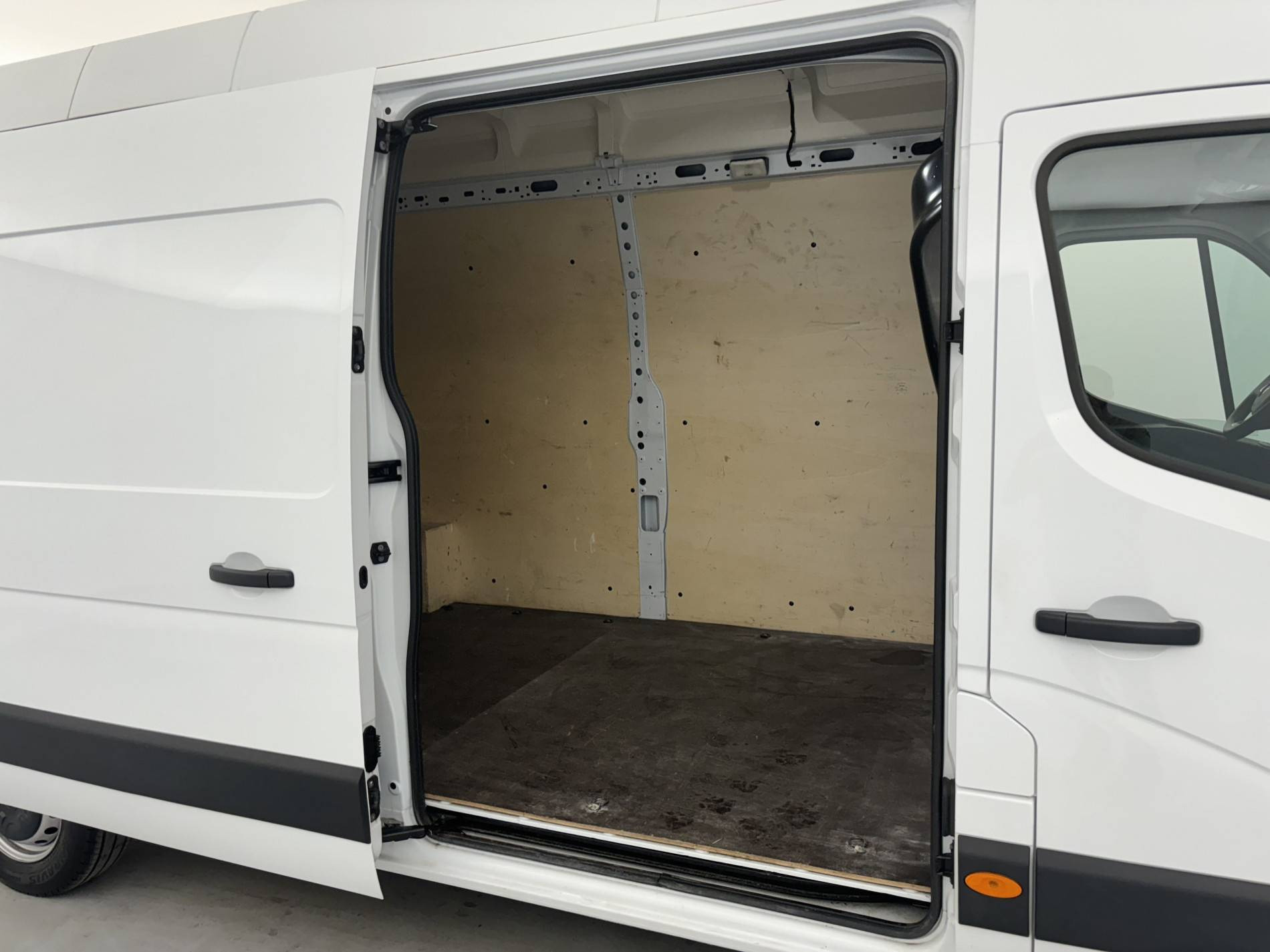 Vente en ligne Renault Master Fourgon MASTER FGN TRAC F3500 L3H3 BLUE DCI 135 au prix de 28 500 €